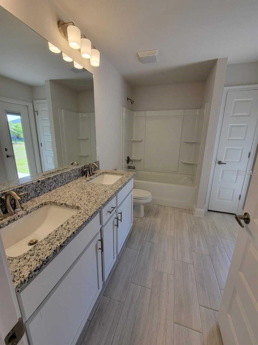 Listing photo id 16 for 624 Marguerita Drive