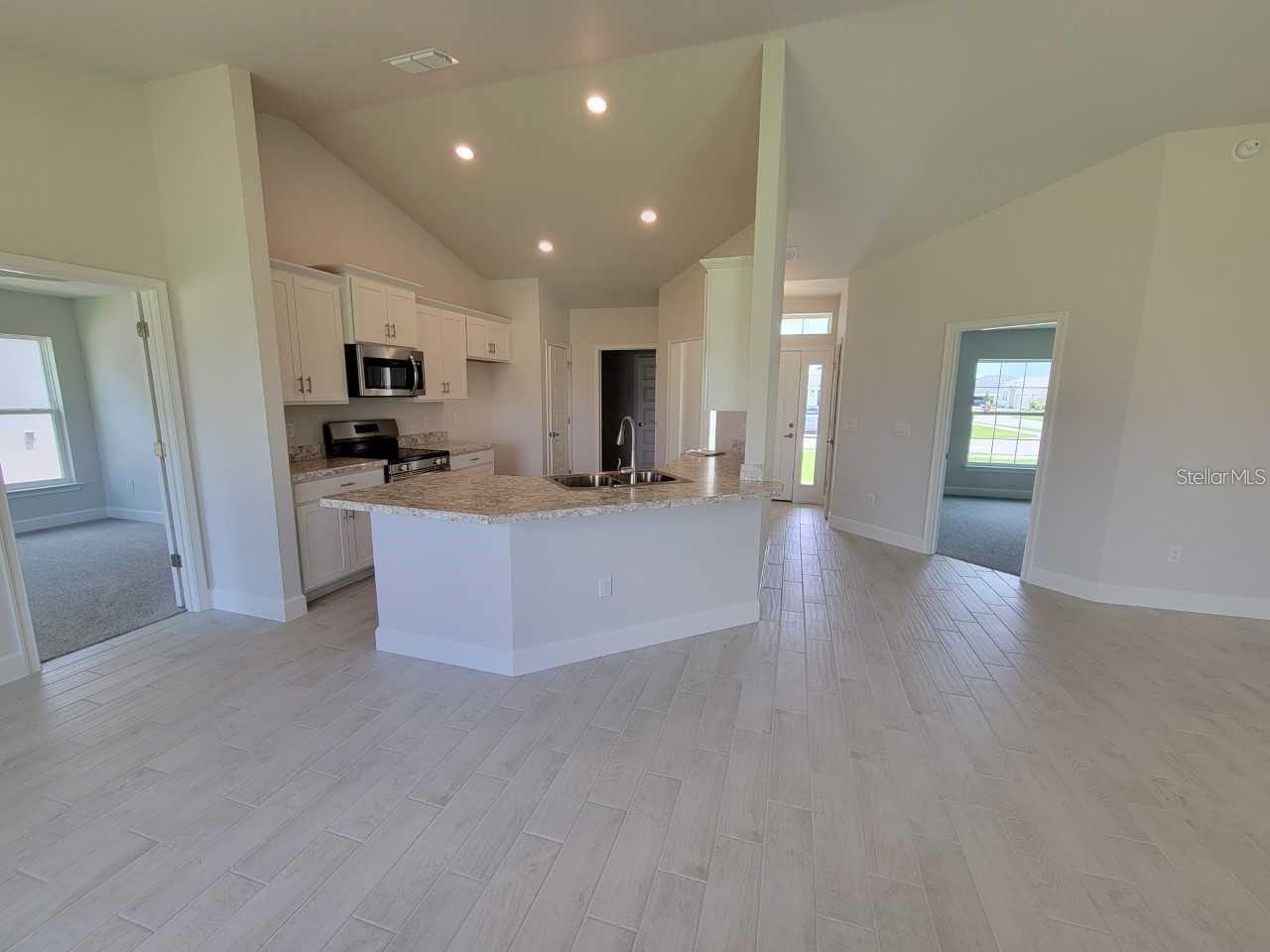 Listing photo id 11 for 708 Hallam Drive
