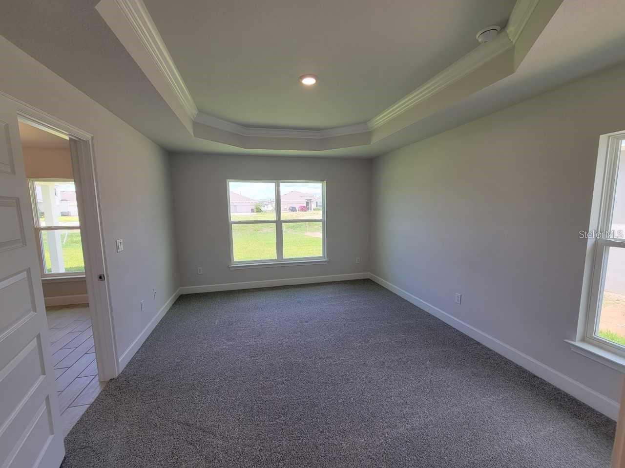 Listing photo id 14 for 708 Hallam Drive