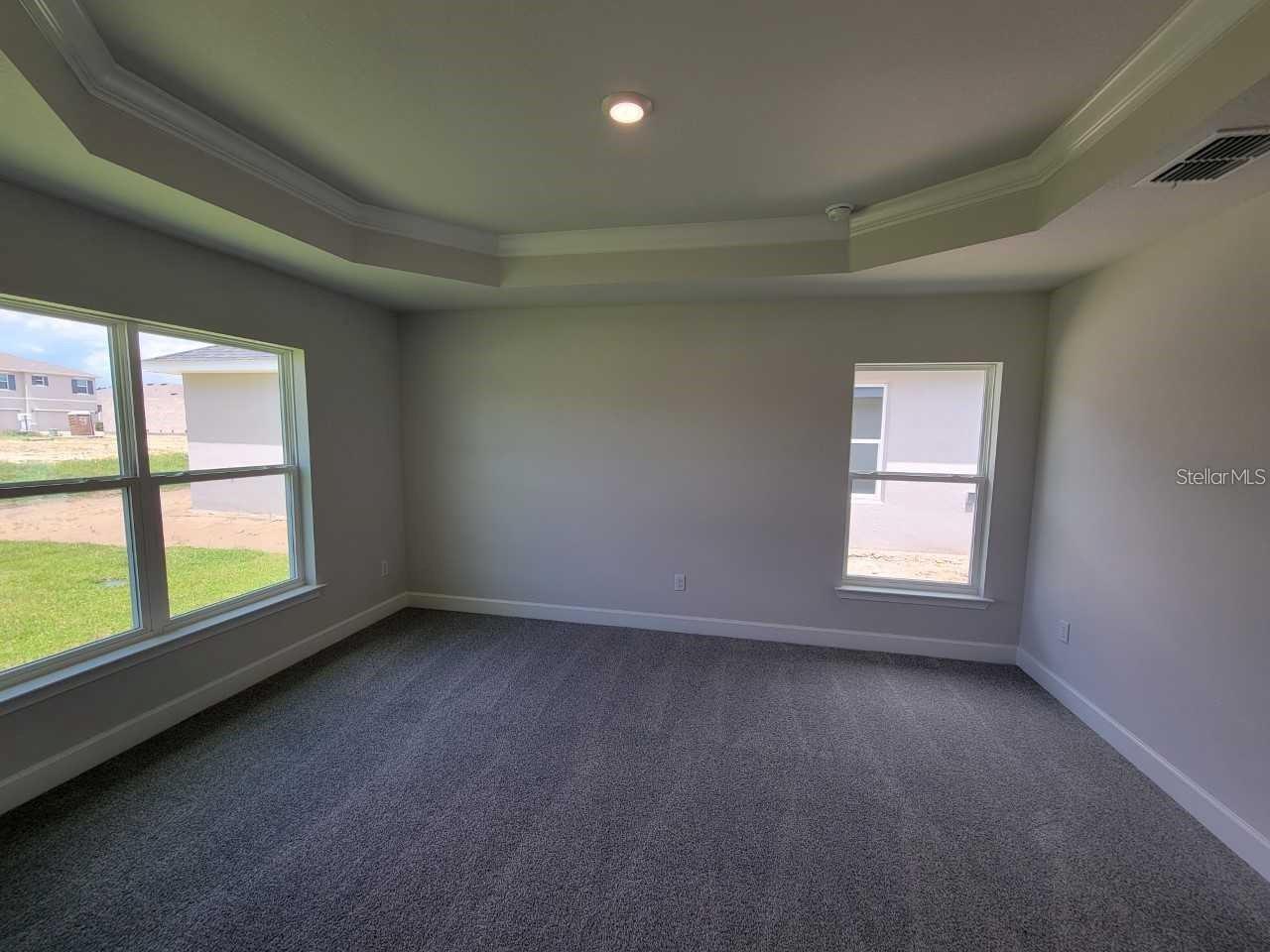 Listing photo id 15 for 708 Hallam Drive