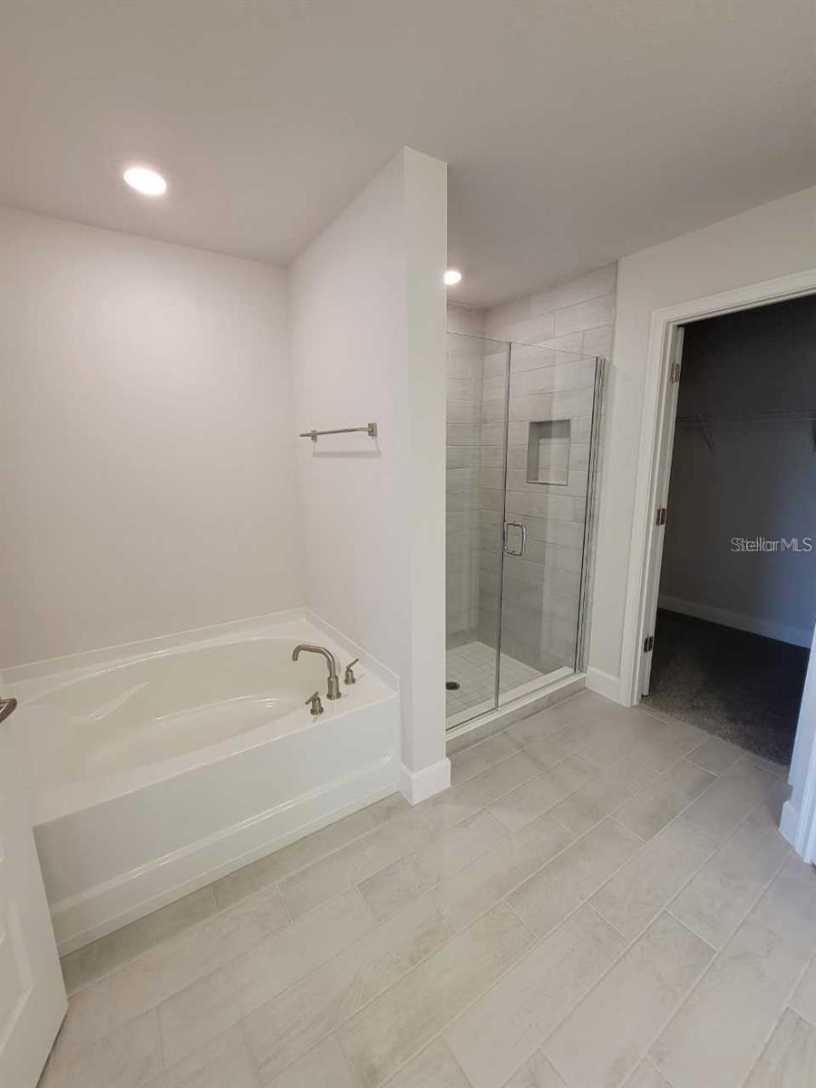 Listing photo id 20 for 708 Hallam Drive