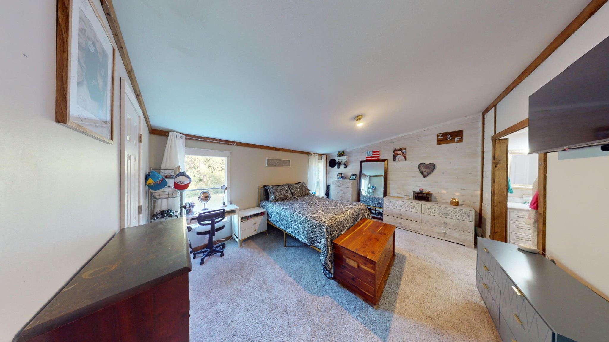 Listing photo id 8 for 12275 4th Street E