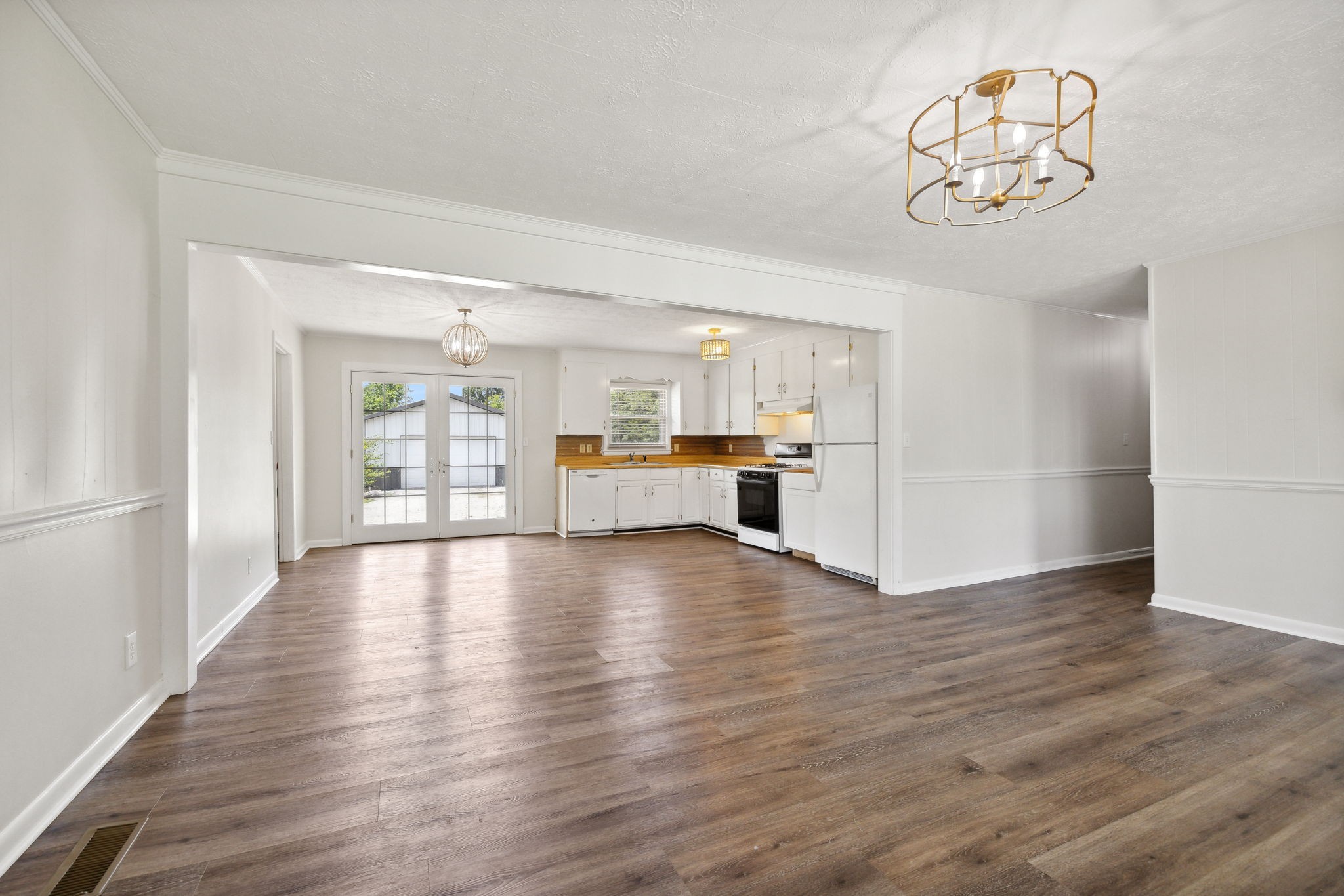 Image 4 of 15 For 8838 48th Avenue