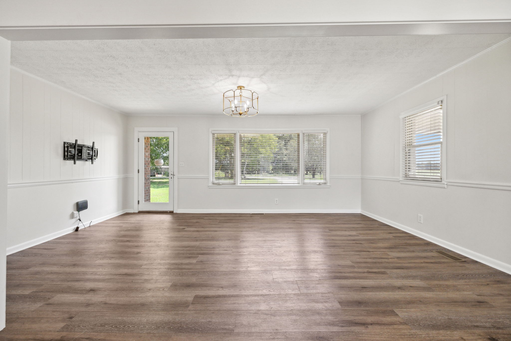 Image 6 of 15 For 8838 48th Avenue