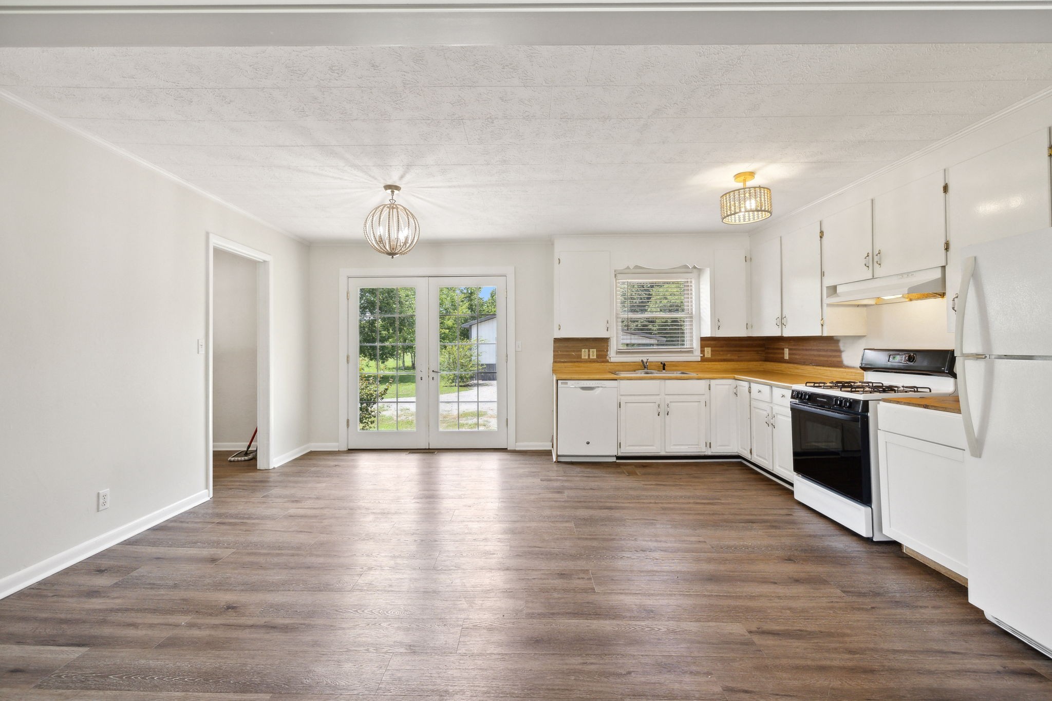 Image 7 of 15 For 8838 48th Avenue