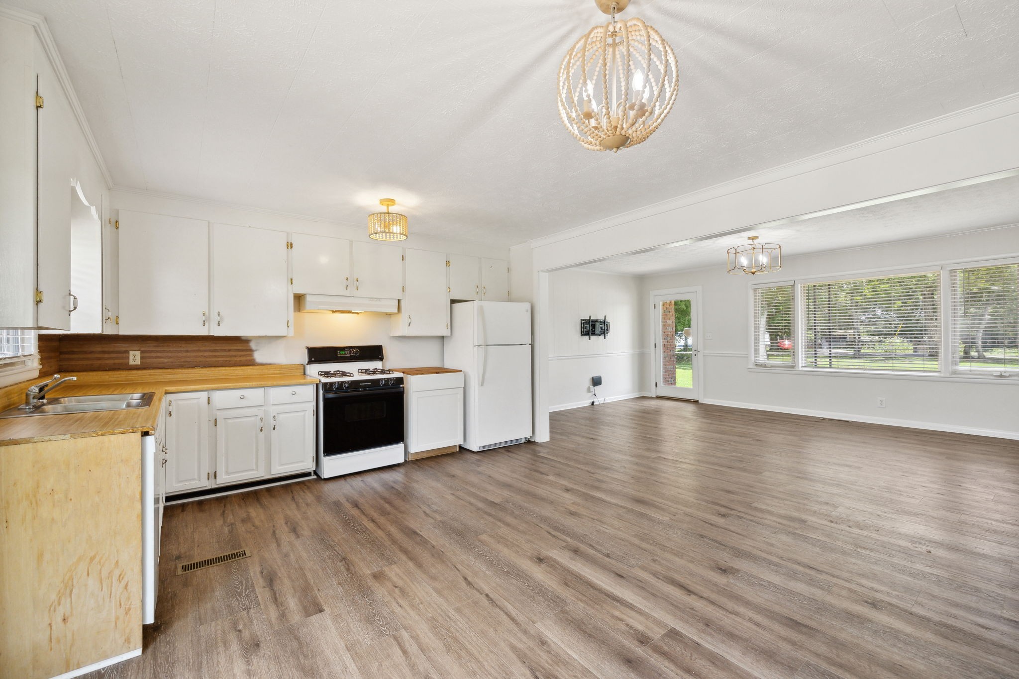 Image 8 of 15 For 8838 48th Avenue