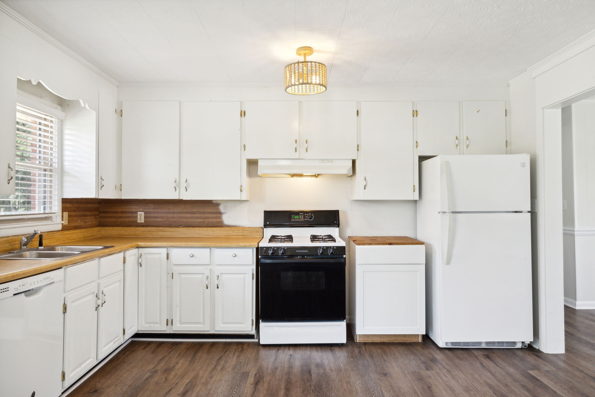 Image 9 of 15 For 8838 48th Avenue