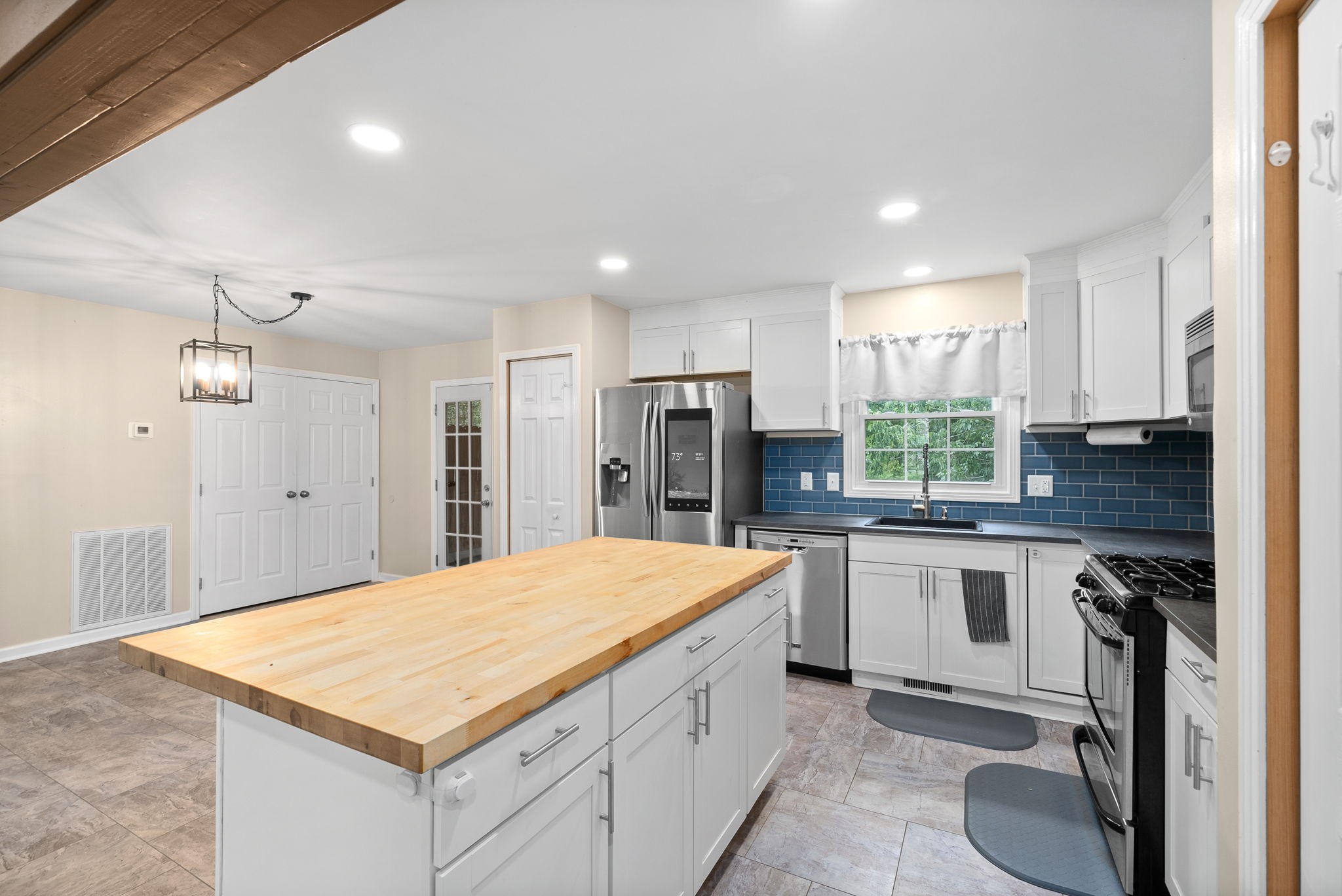 Listing photo id 9 for 3930 Fireside Lane
