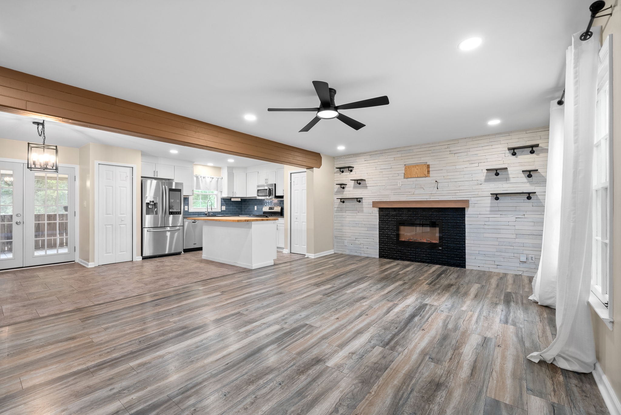 Listing photo id 5 for 3930 Fireside Lane