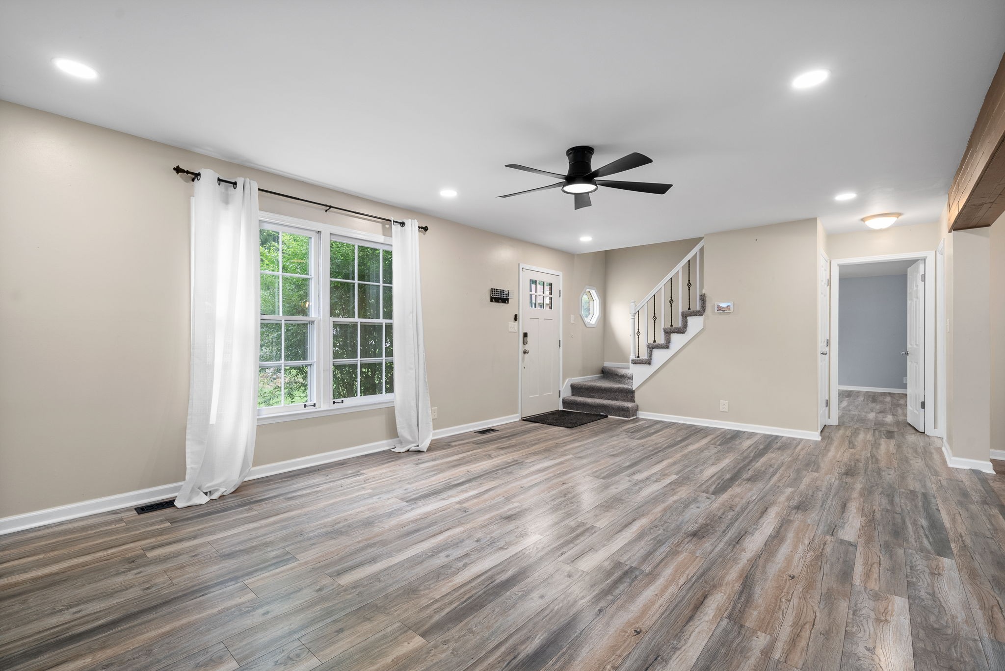 Listing photo id 7 for 3930 Fireside Lane