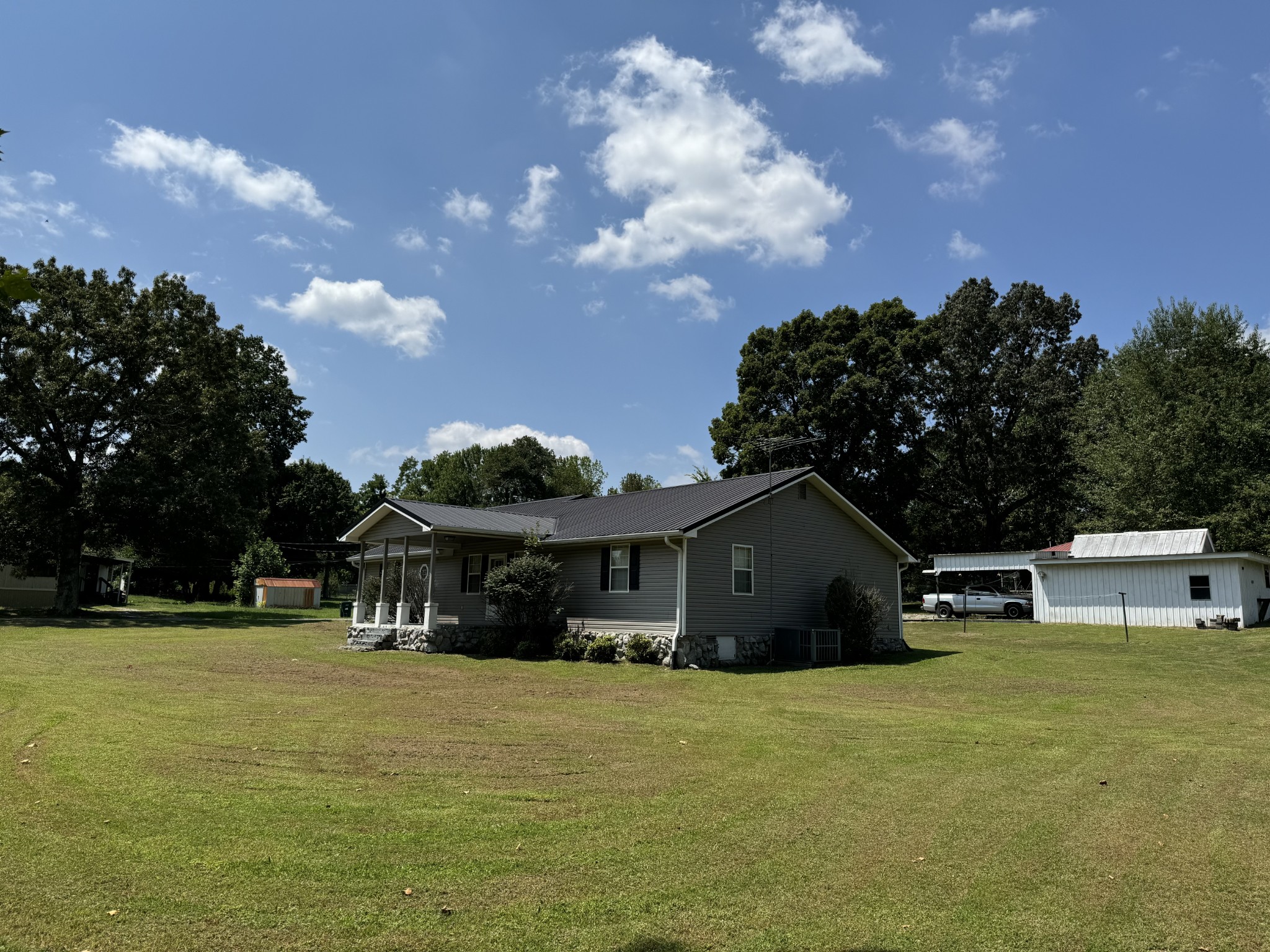 Listing photo id 3 for 310 Adams Street