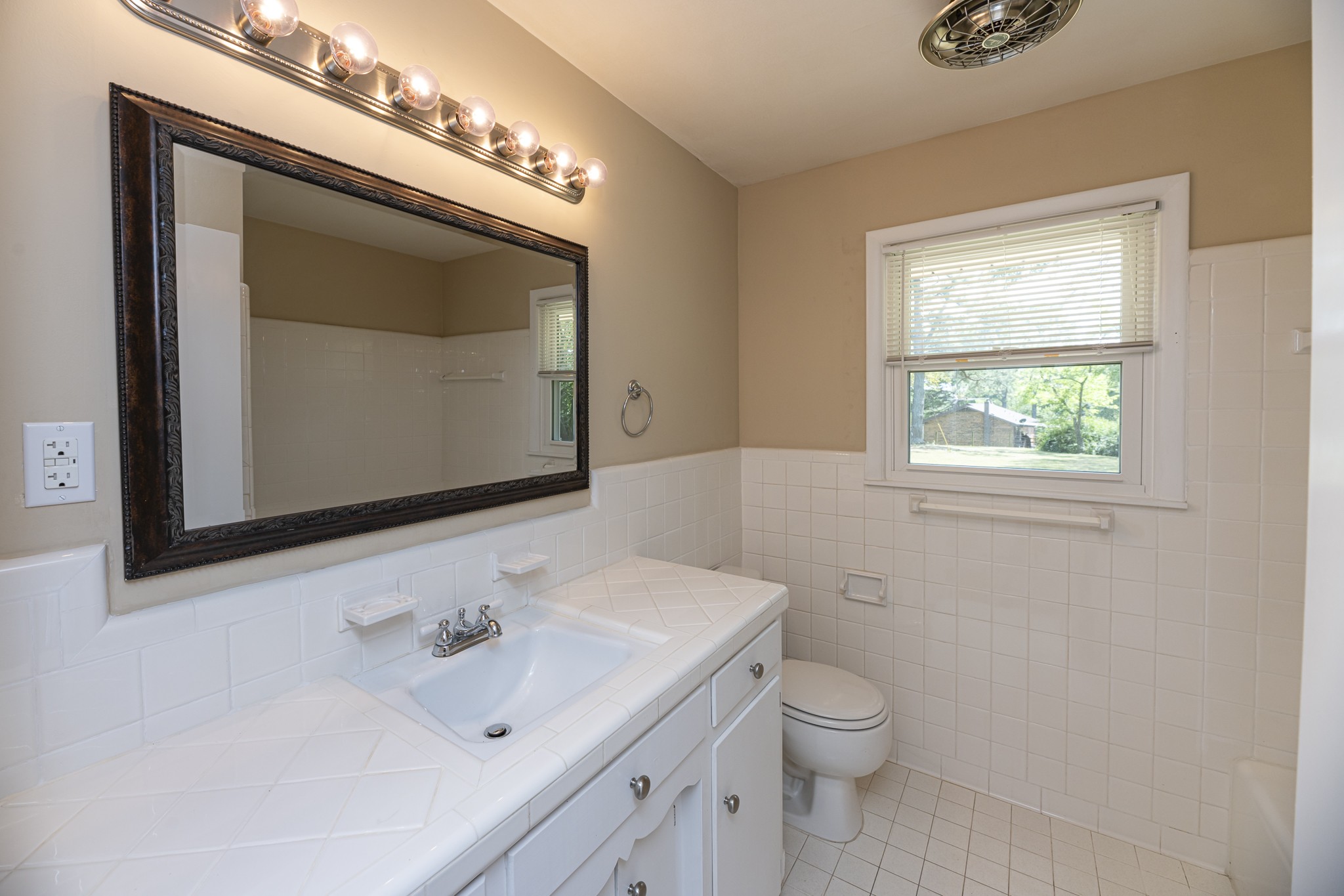 Listing photo id 24 for 2799 Andromedae Drive