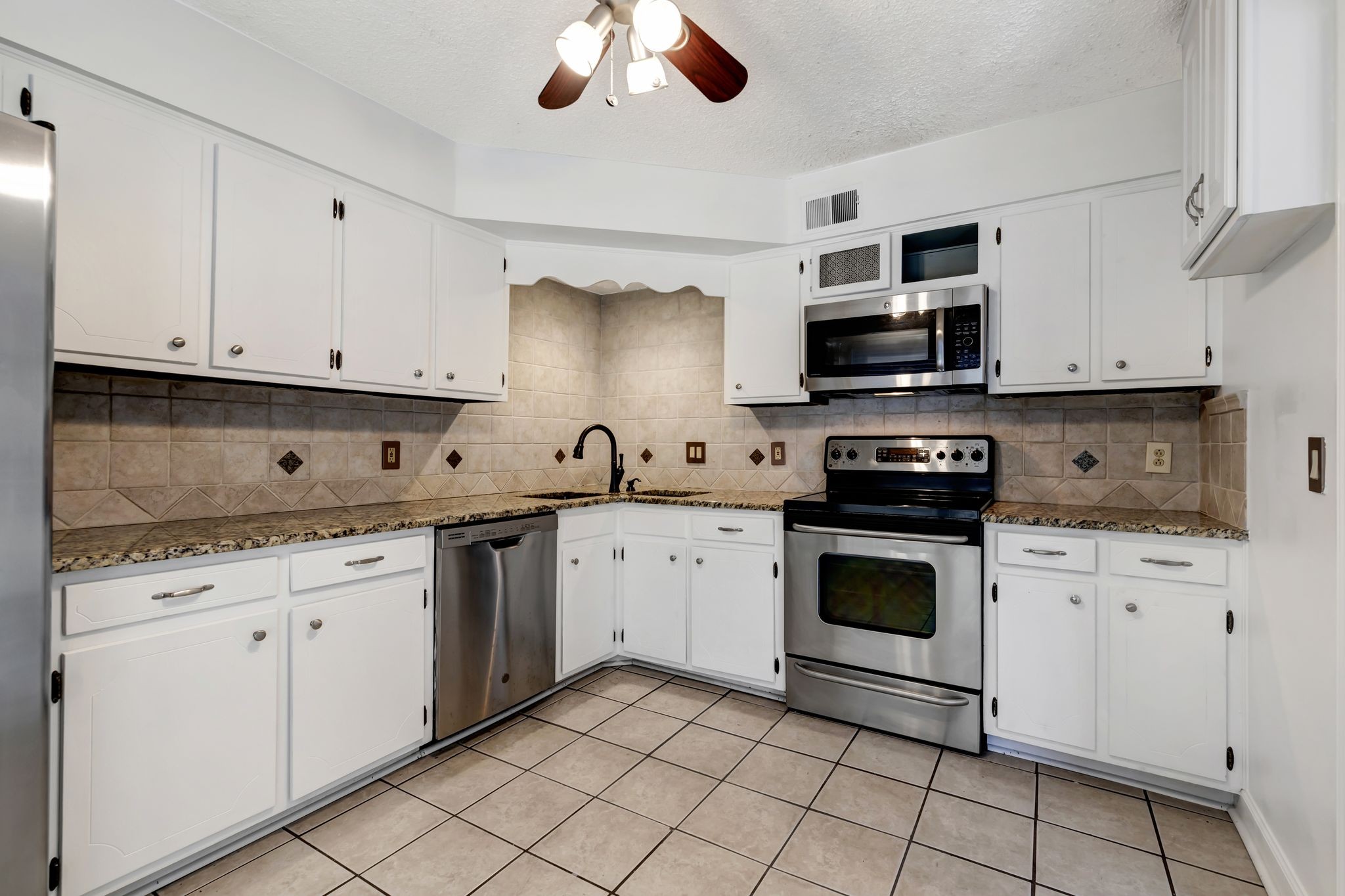 Image 13 of 20 For 10920 Sw 87th Ct