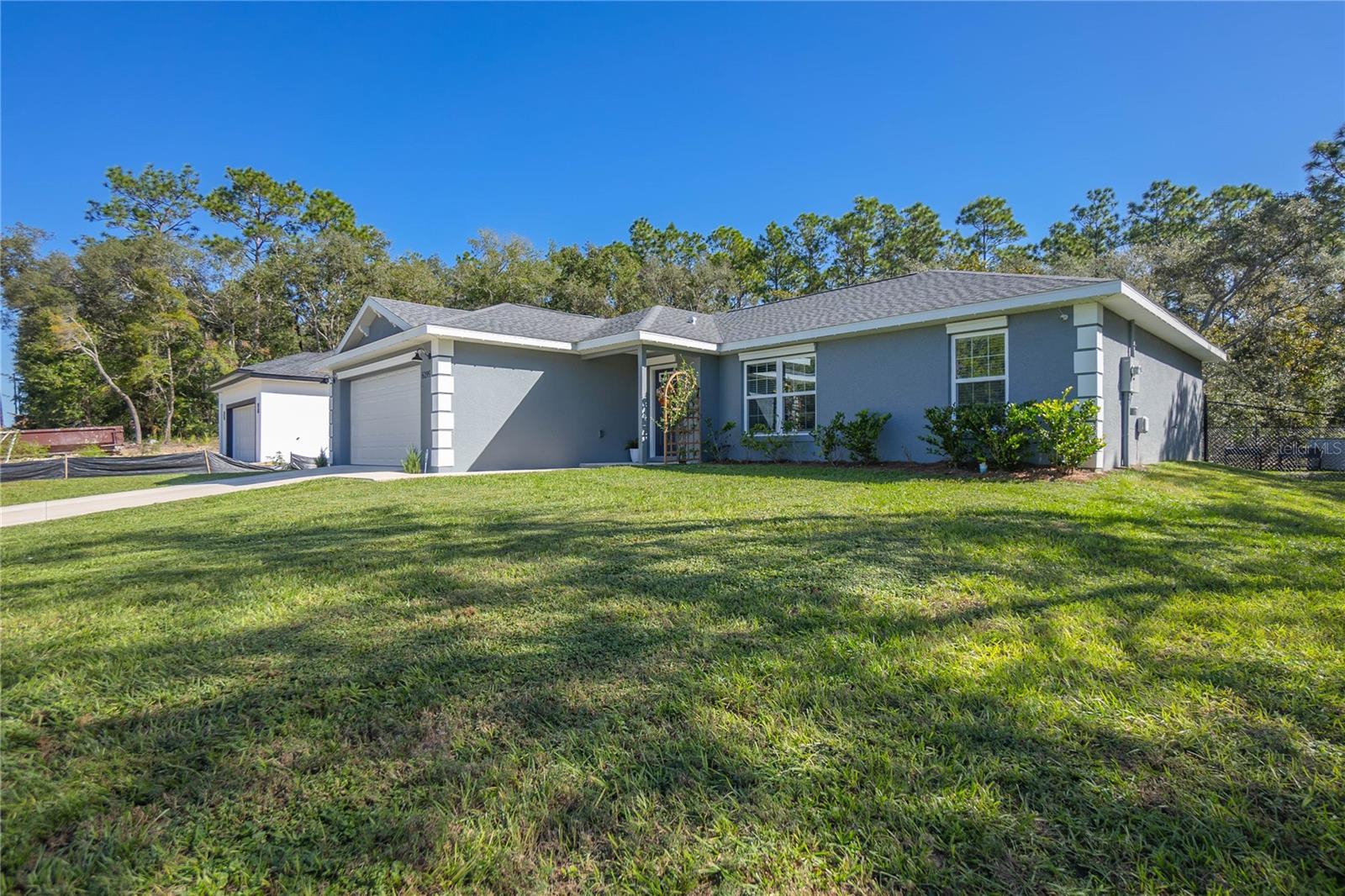 Listing photo id 1 for 6295 Darlington Drive