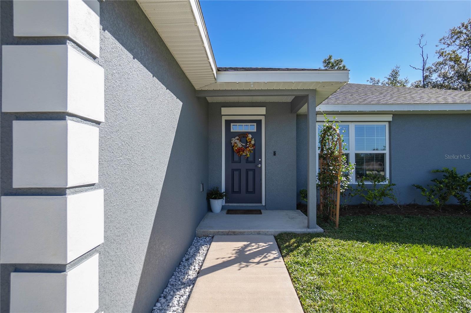 Listing photo id 2 for 6295 Darlington Drive