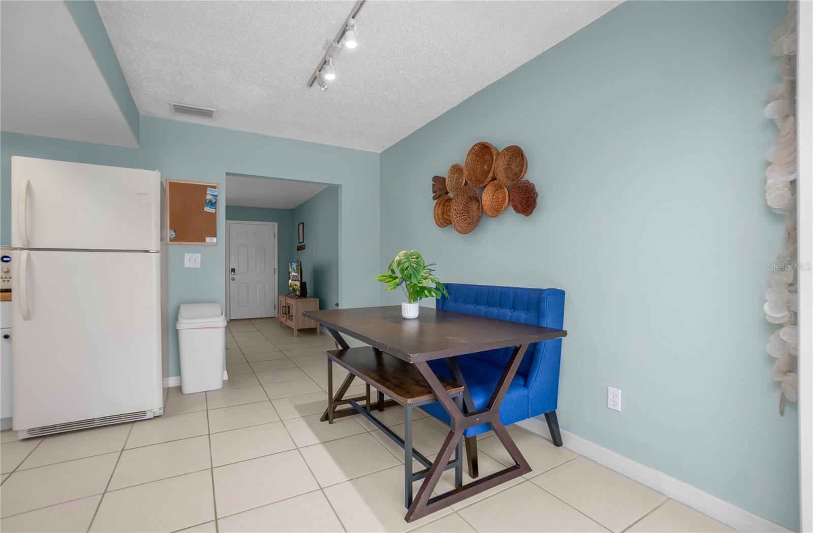 Listing photo id 11 for 1134 Fan Palm Point