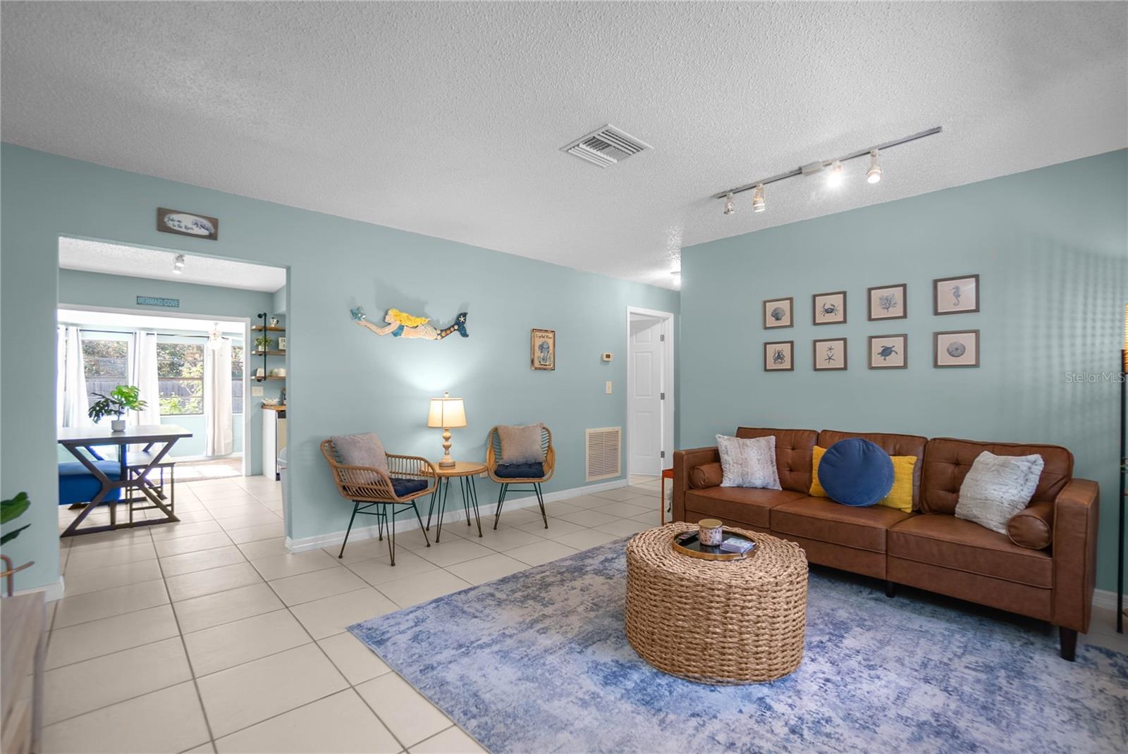 Listing photo id 2 for 1134 Fan Palm Point