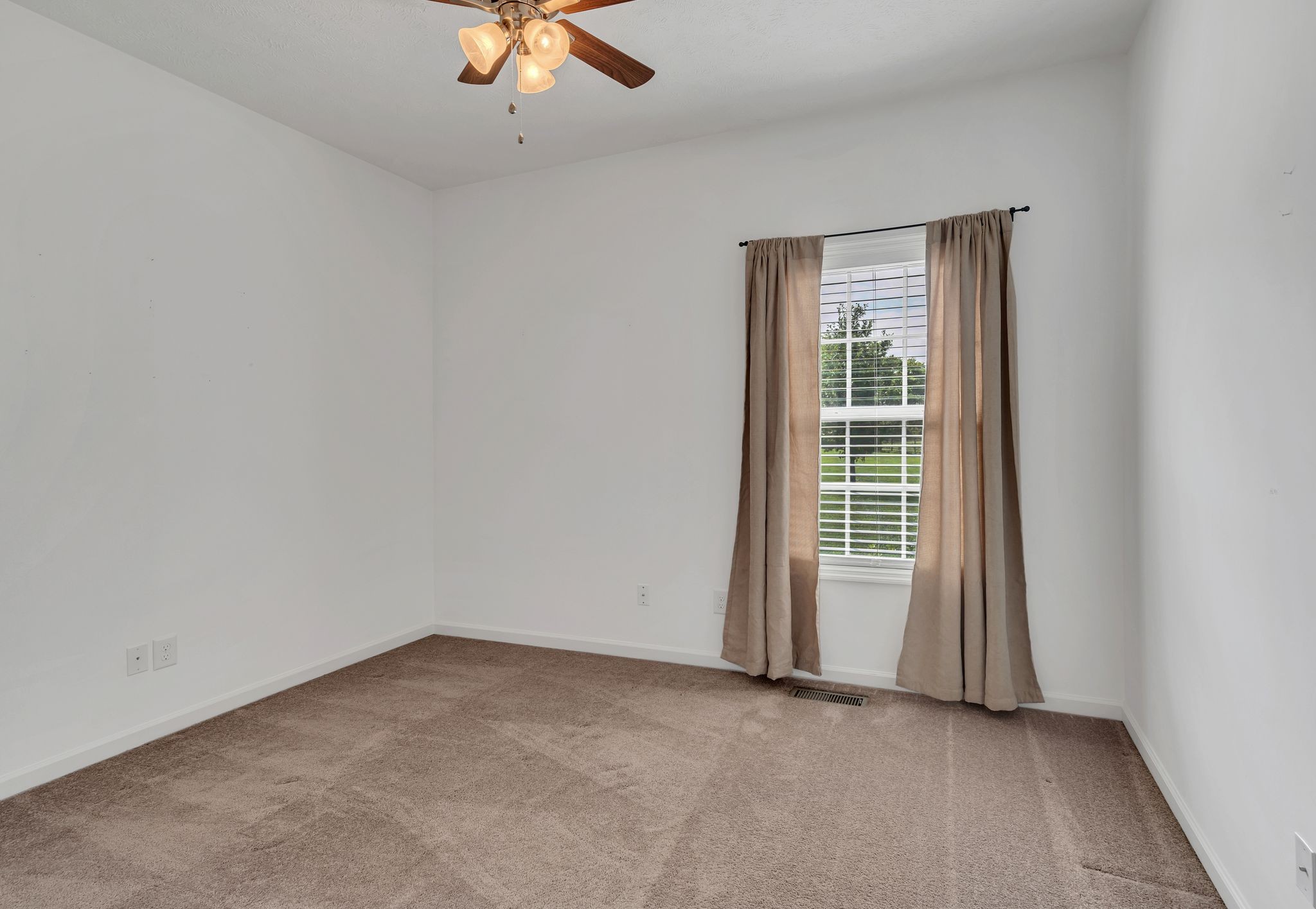 Image 19 of 36 For 9646 92 Place Road