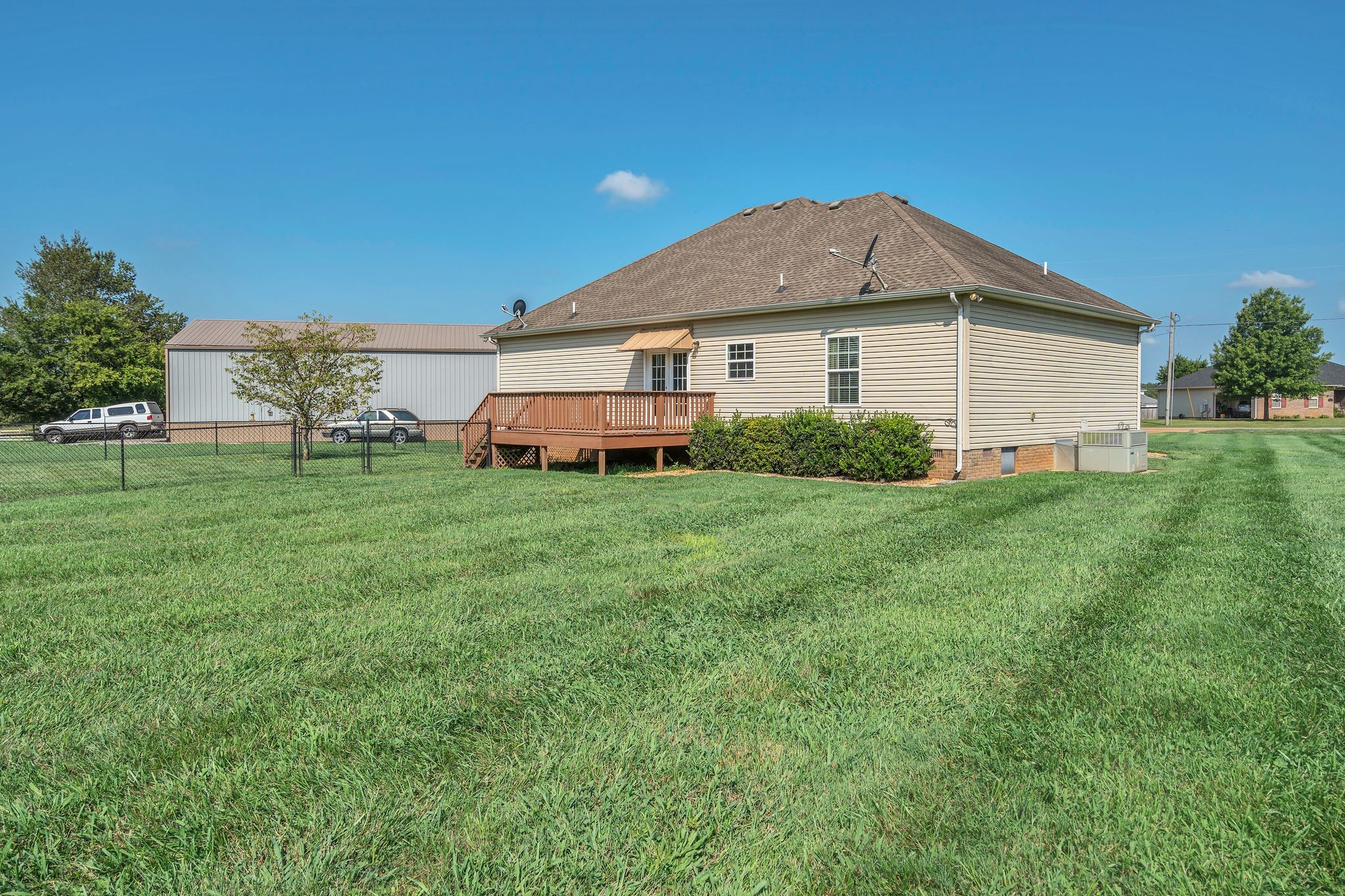 Image 31 of 36 For 9646 92 Place Road