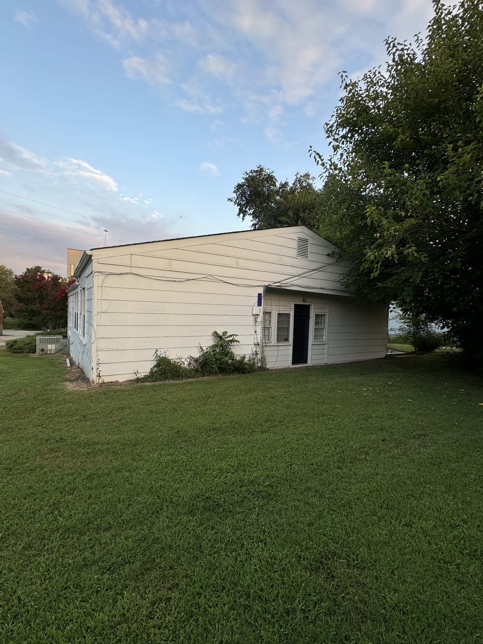 Listing photo id 6 for 5701 Flagstaff Avenue