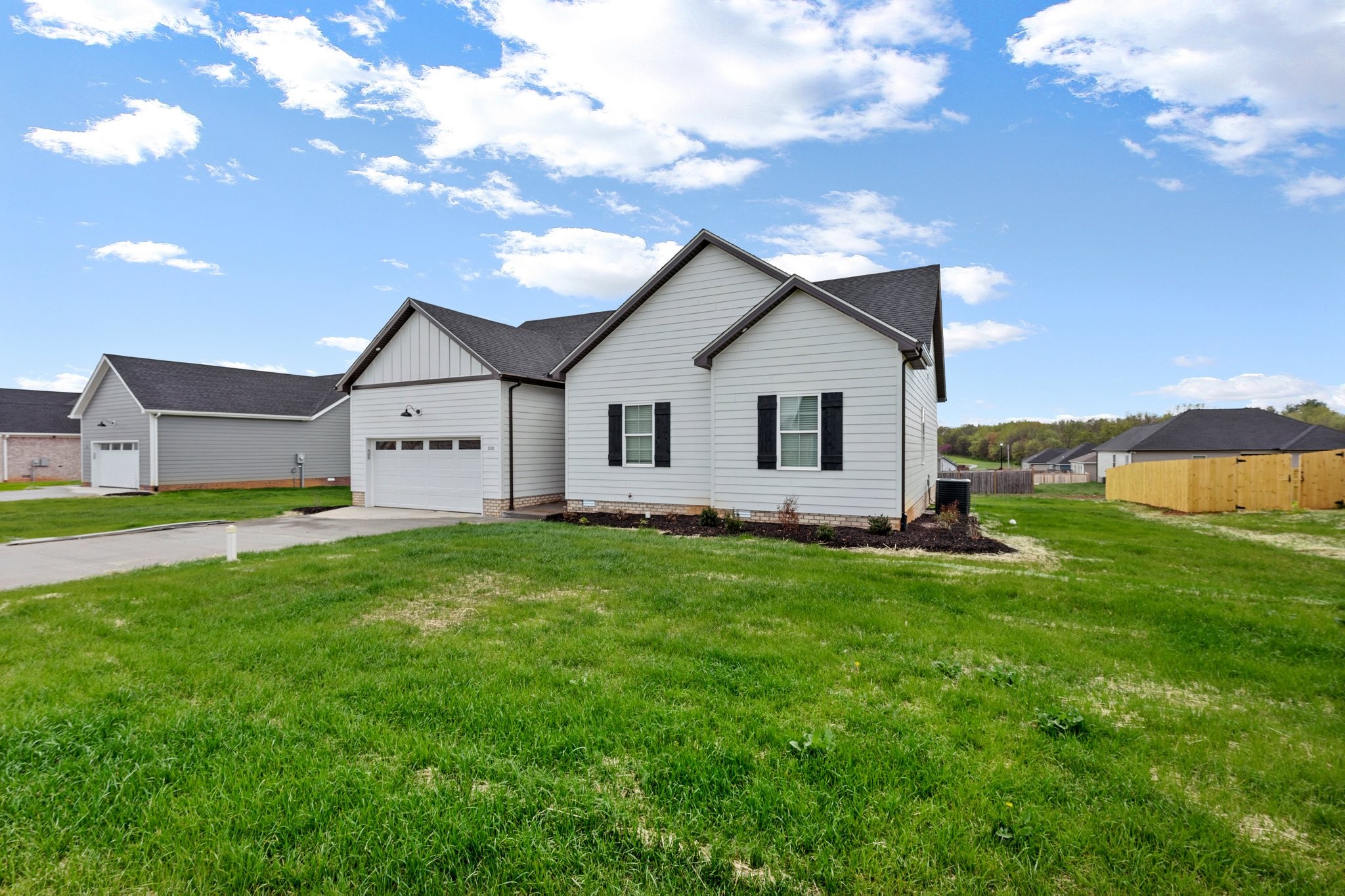 Listing photo id 2 for 8101 Maltese Drive