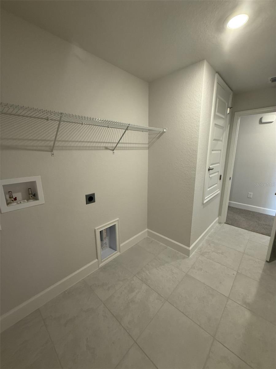 Listing photo id 10 for 7889 Omega Way