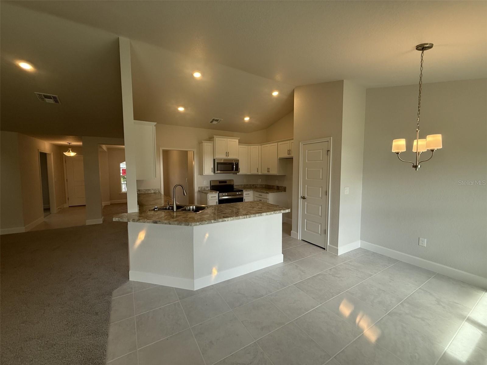 Listing photo id 17 for 7889 Omega Way