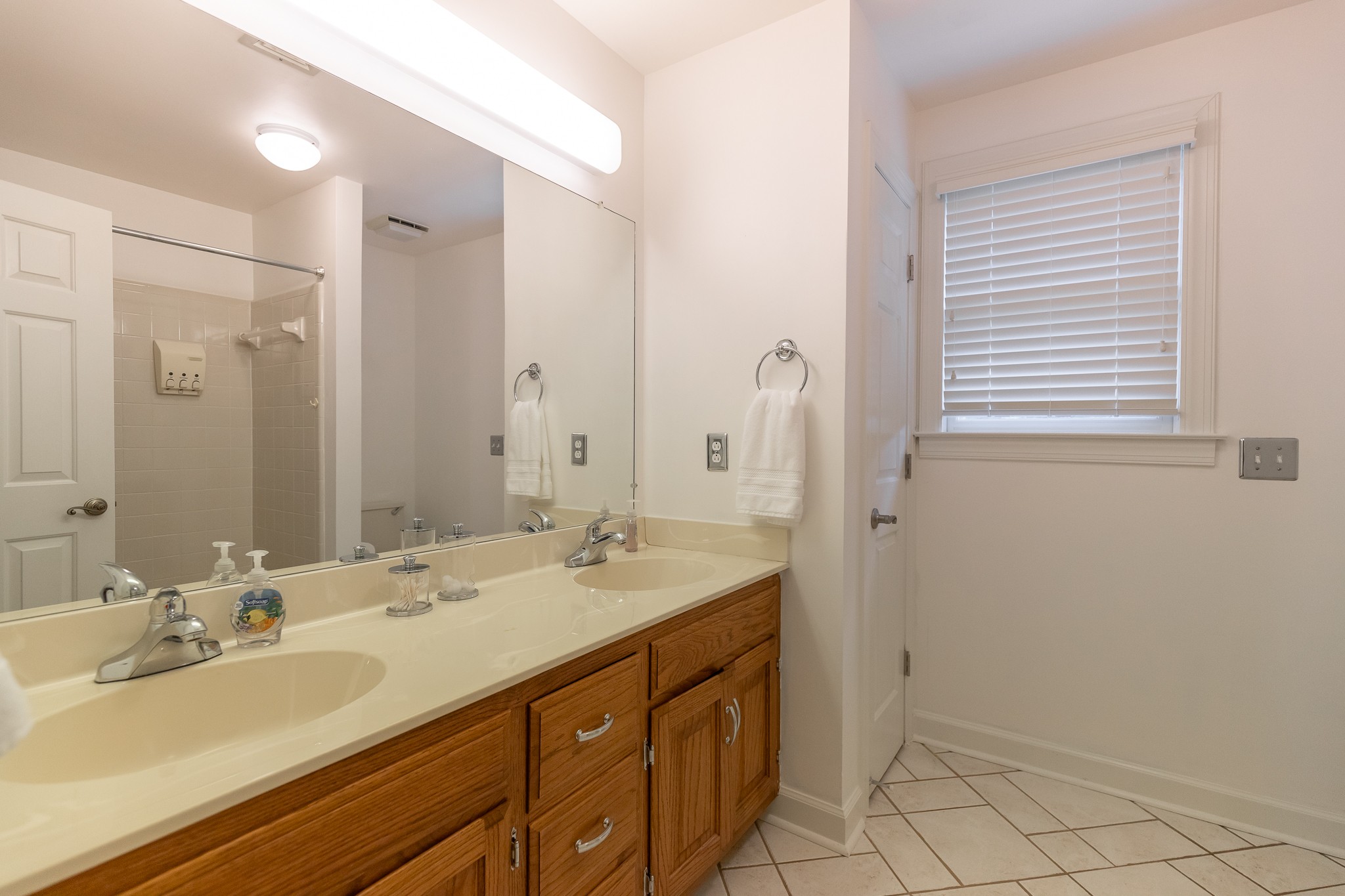 Listing photo id 29 for 3578 Belgrave Drive