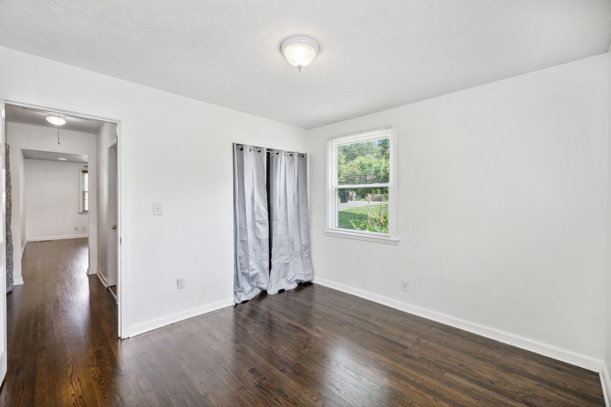 Image 18 of 73 For 221 111 Street E