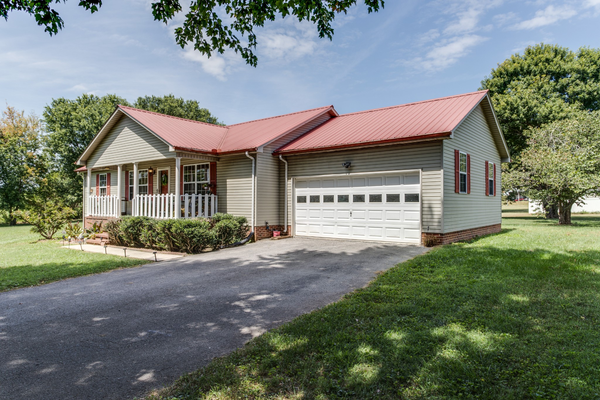 Image 4 of 16 For 2421 Crill Avenue