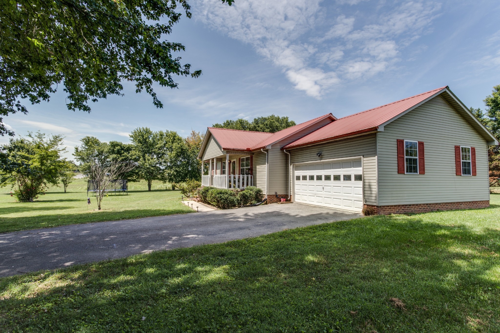 Image 5 of 16 For 2421 Crill Avenue