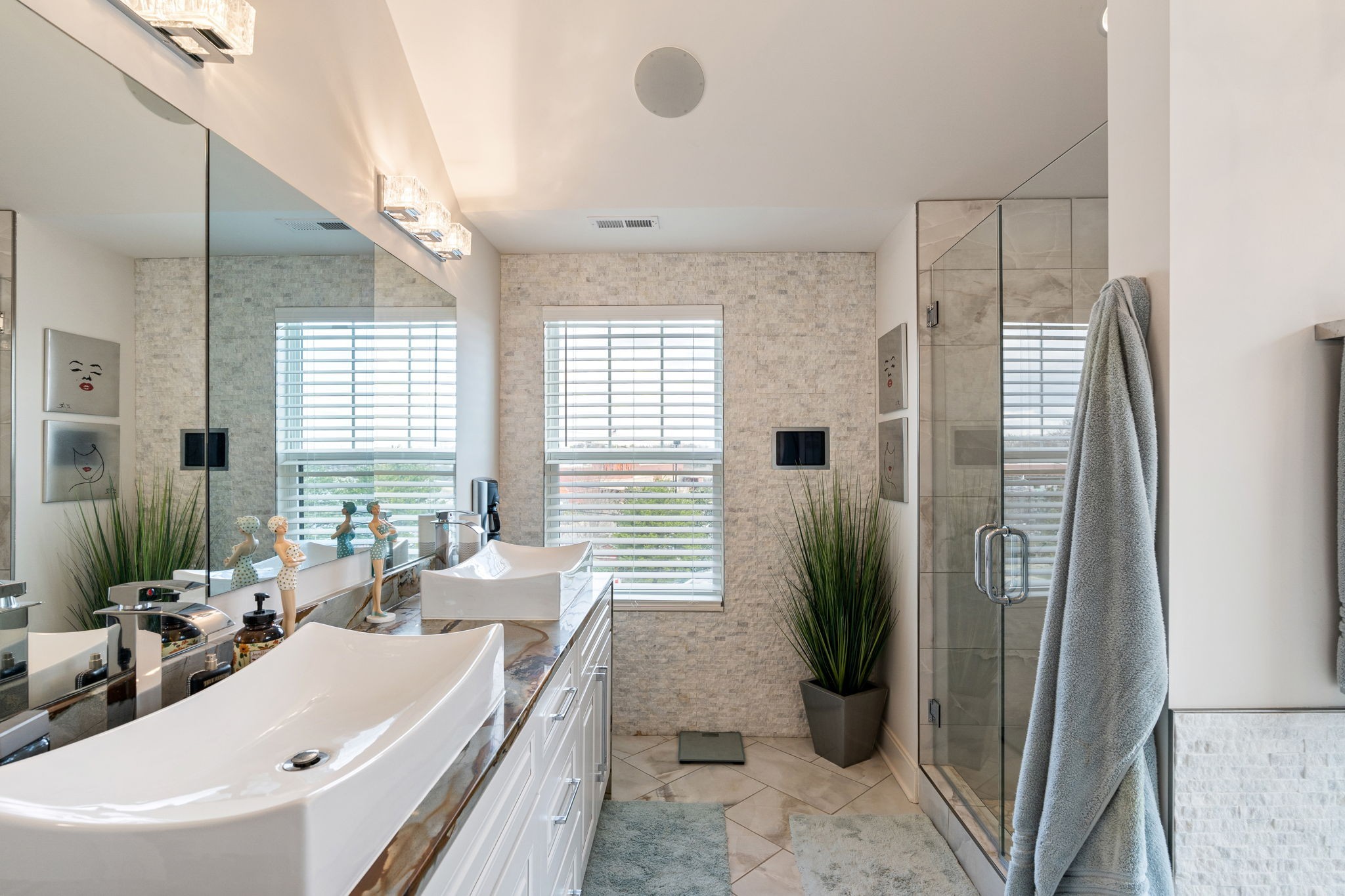 Image 13 of 39 For 137 Franklin Avenue