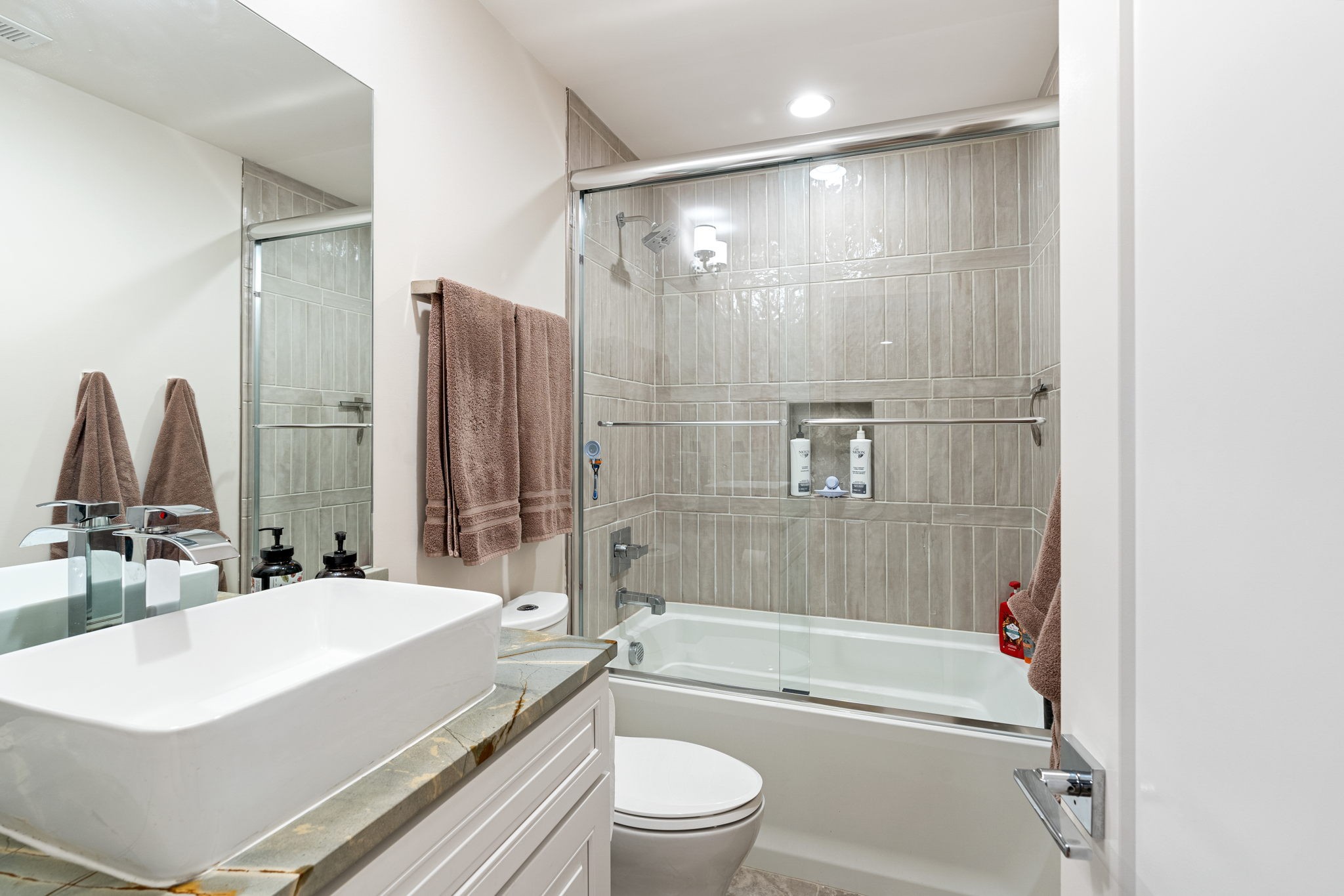 Image 15 of 39 For 137 Franklin Avenue