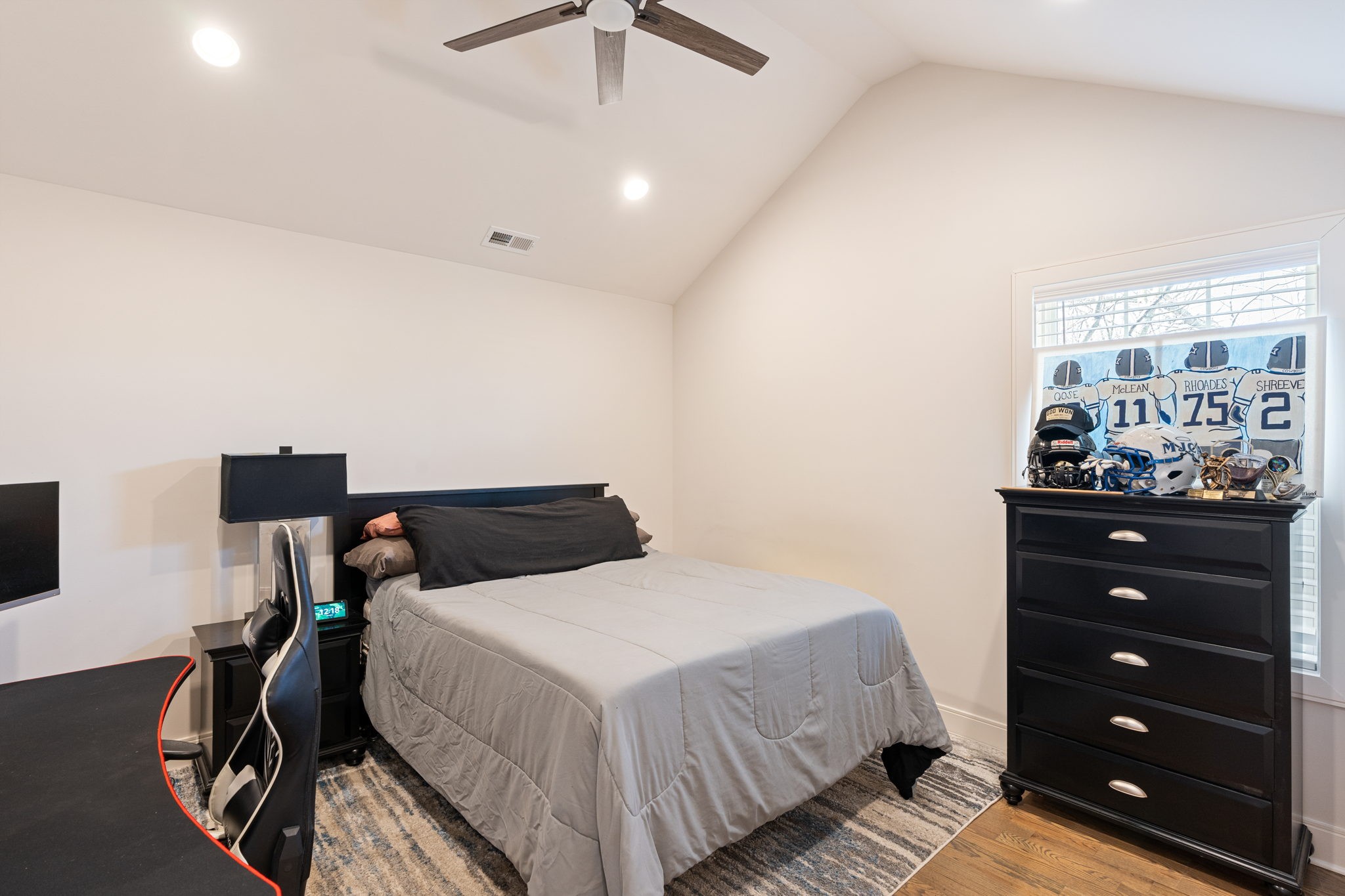 Image 16 of 39 For 137 Franklin Avenue