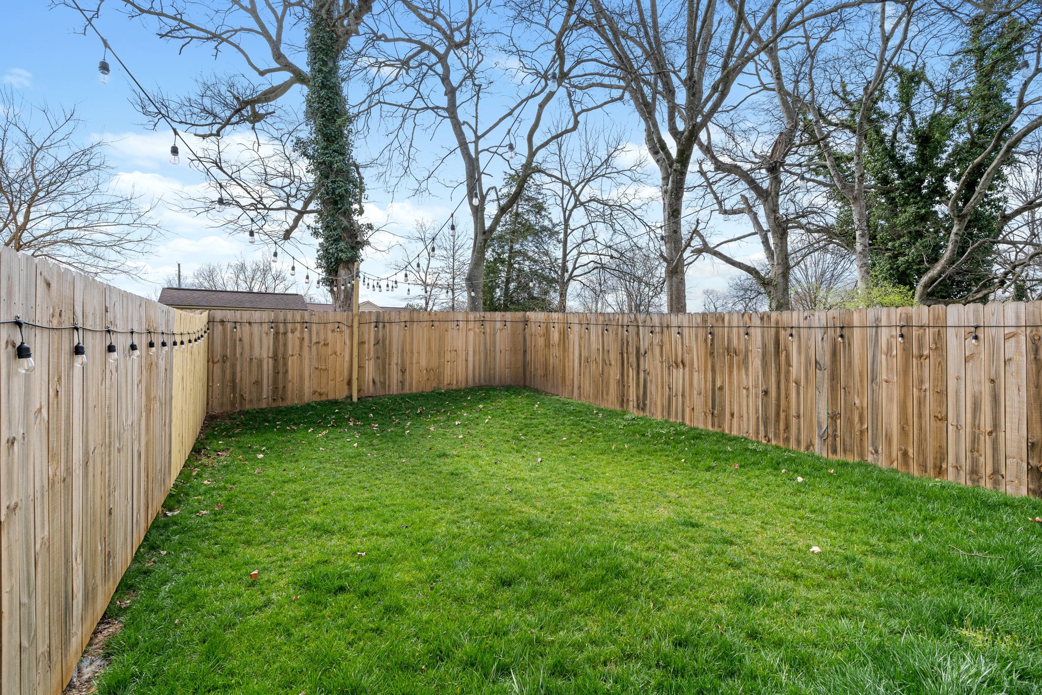 Image 22 of 39 For 137 Franklin Avenue