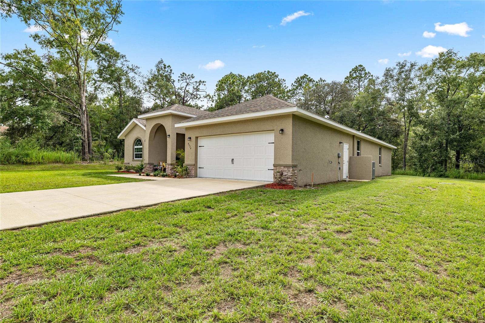 Listing photo id 39 for 4334 Grasstree Drive