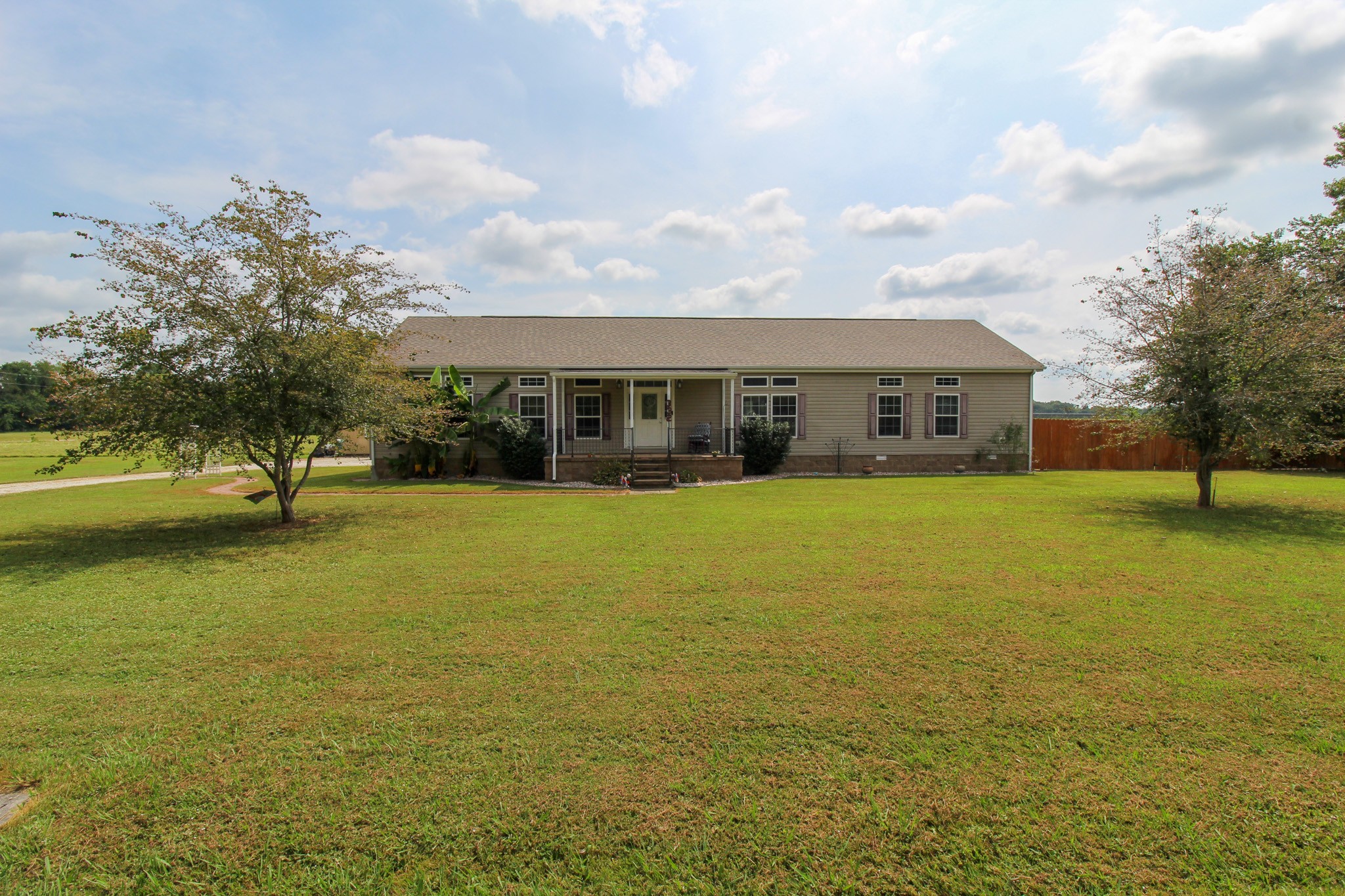 Listing photo id 2 for 13221 Gulf Bay Lane