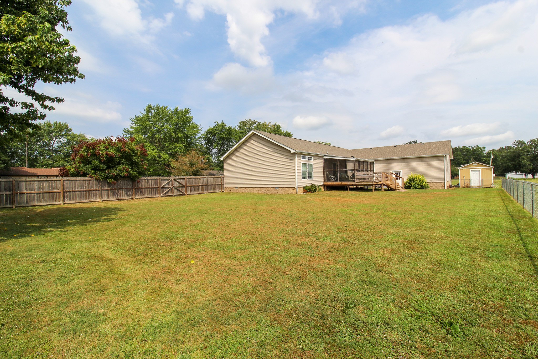 Listing photo id 3 for 13221 Gulf Bay Lane