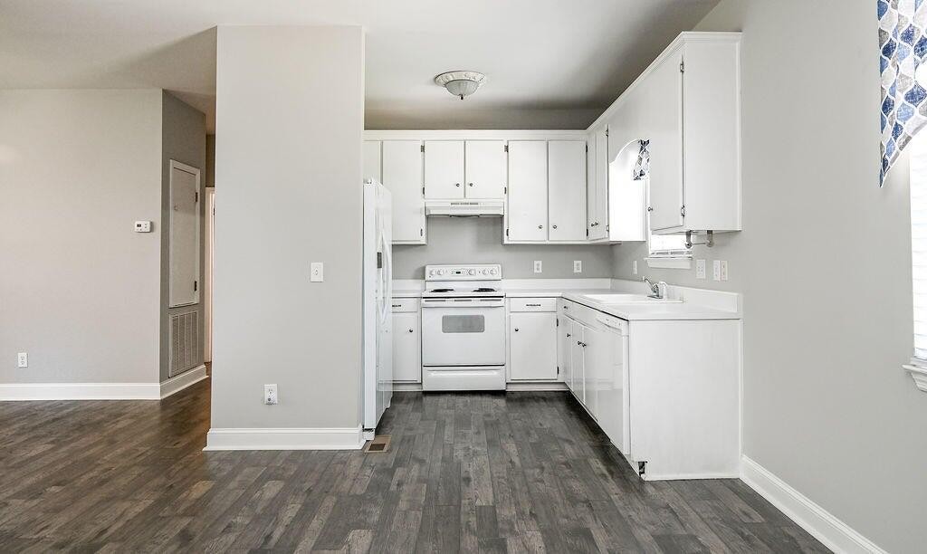 Image 13 of 49 For 26457 Vendome Court