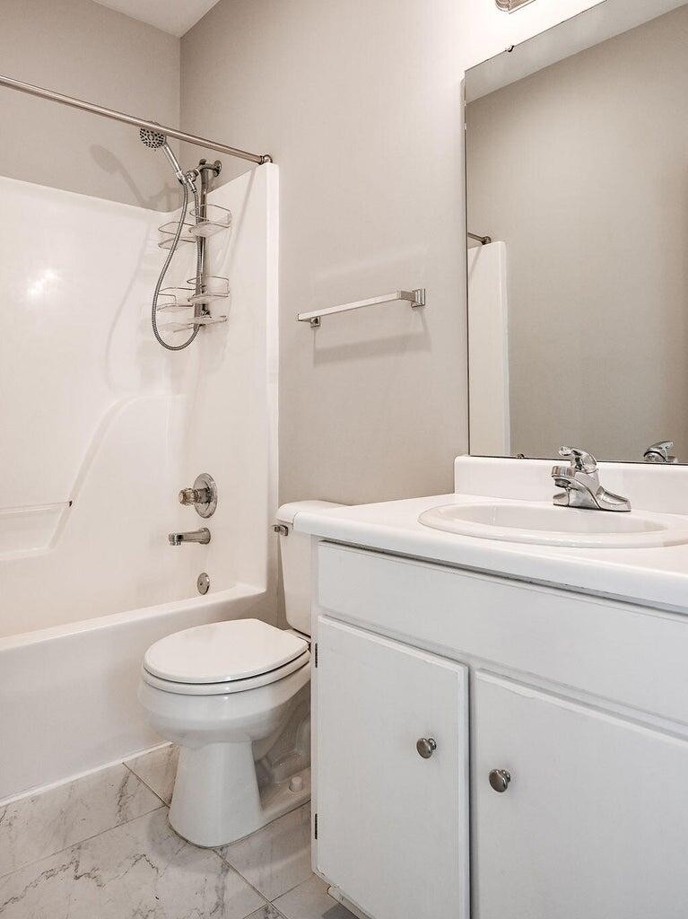 Image 16 of 49 For 26457 Vendome Court