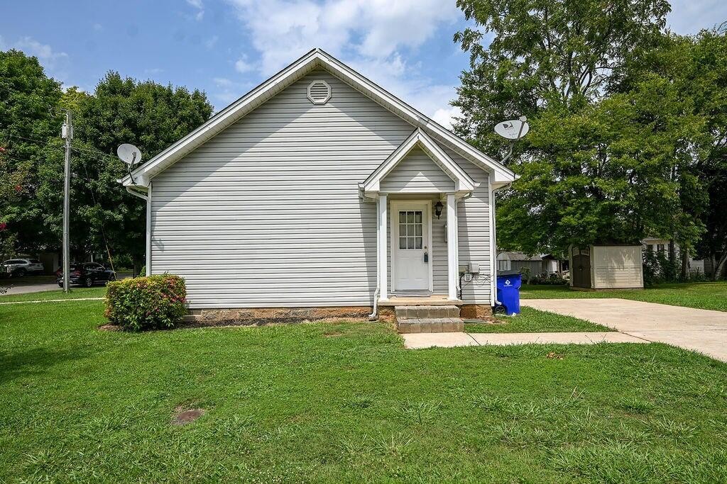 Image 3 of 49 For 26457 Vendome Court