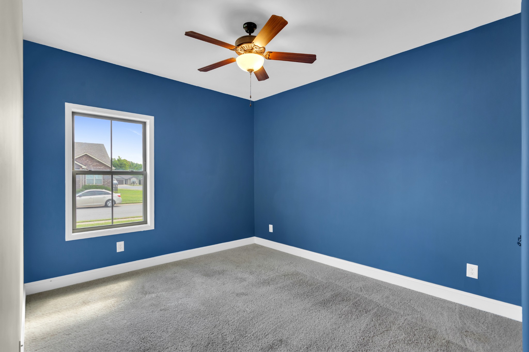 Listing photo id 18 for 348 Rexford Drive