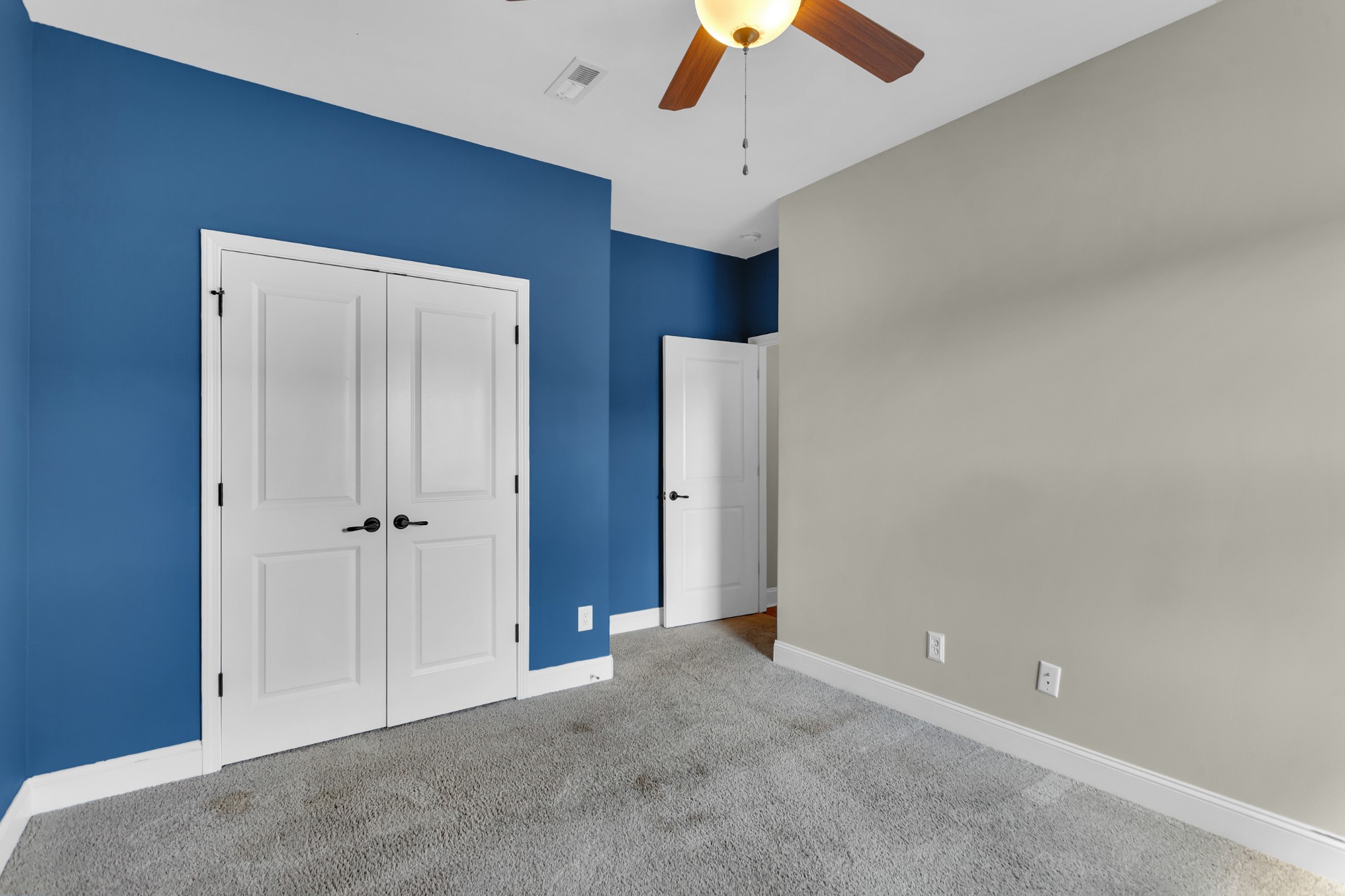 Listing photo id 19 for 348 Rexford Drive