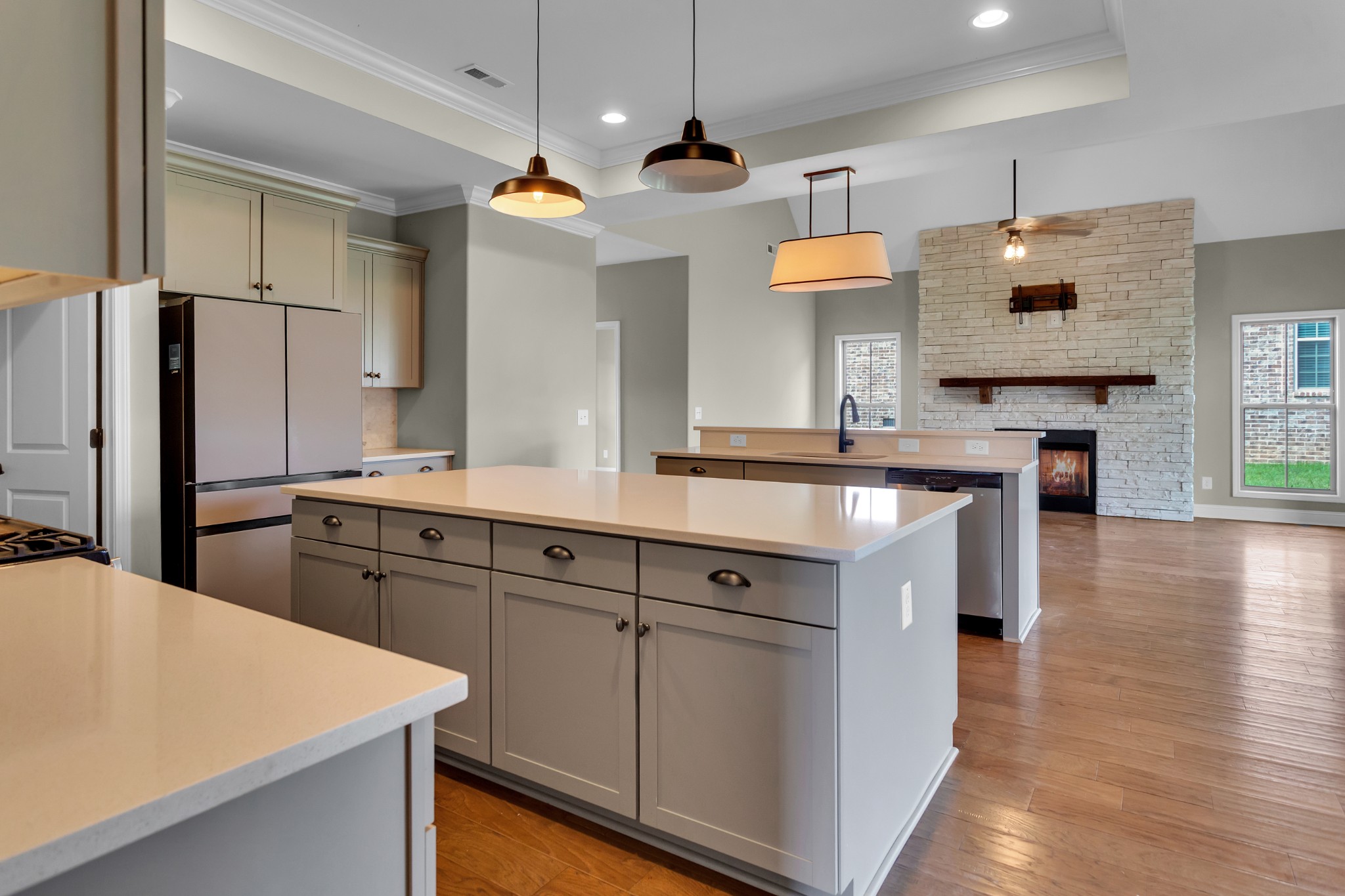 Listing photo id 20 for 348 Rexford Drive