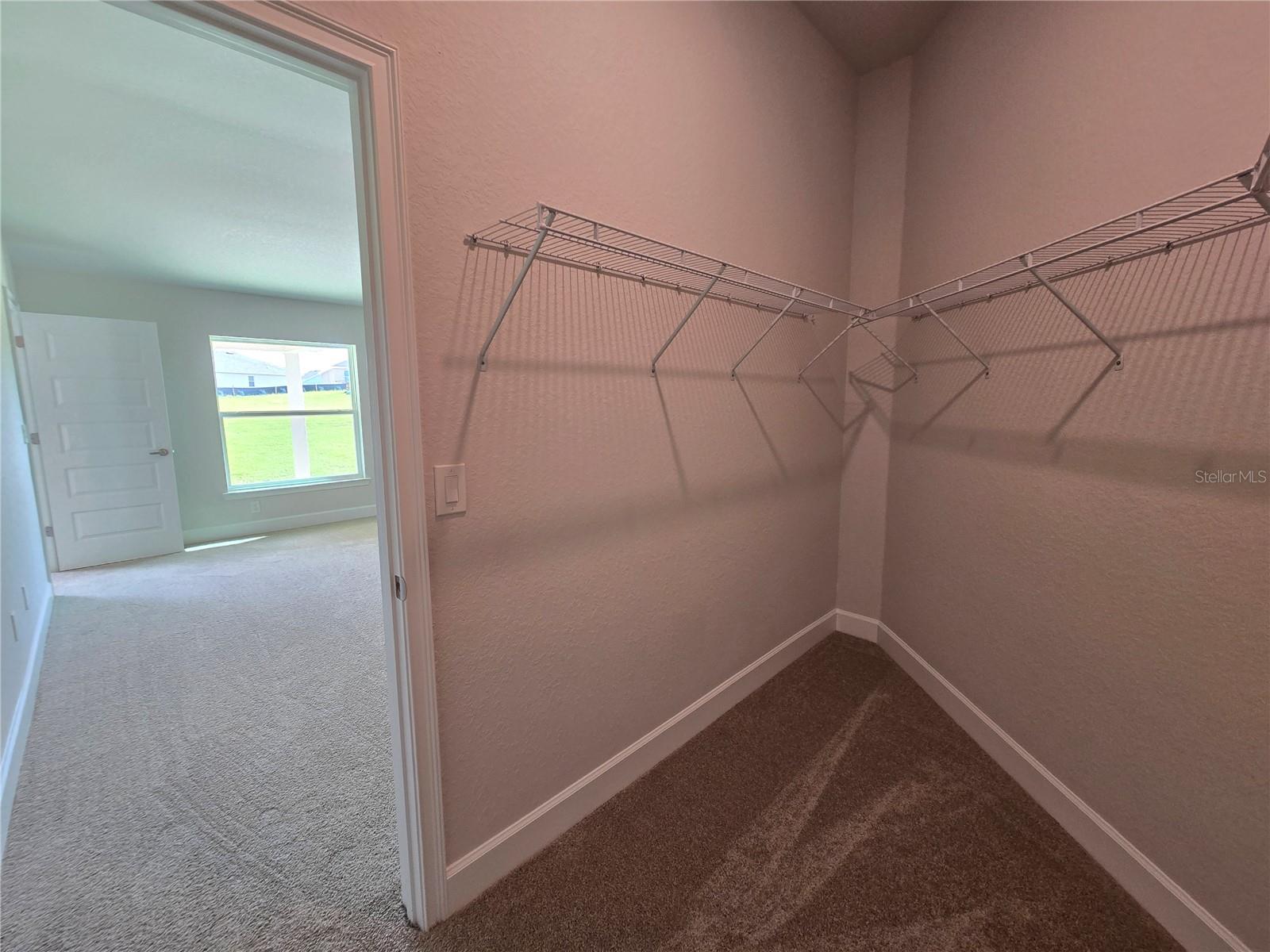 Listing photo id 29 for 348 Rexford Drive