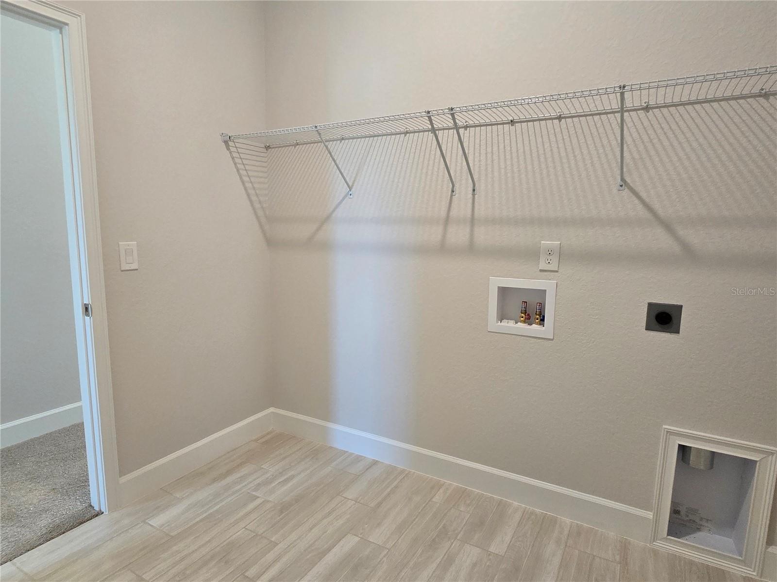 Listing photo id 30 for 348 Rexford Drive