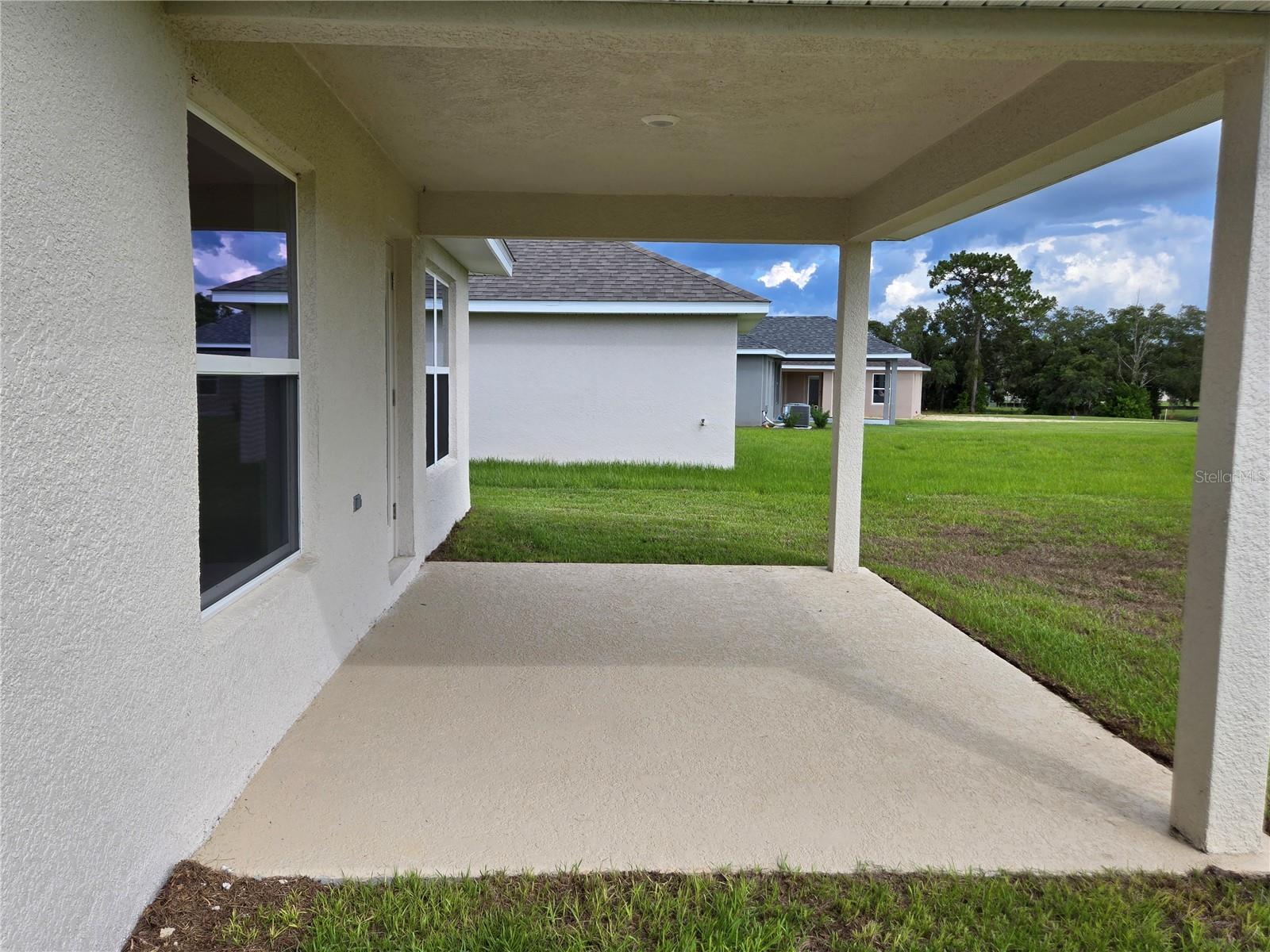 Listing photo id 32 for 348 Rexford Drive