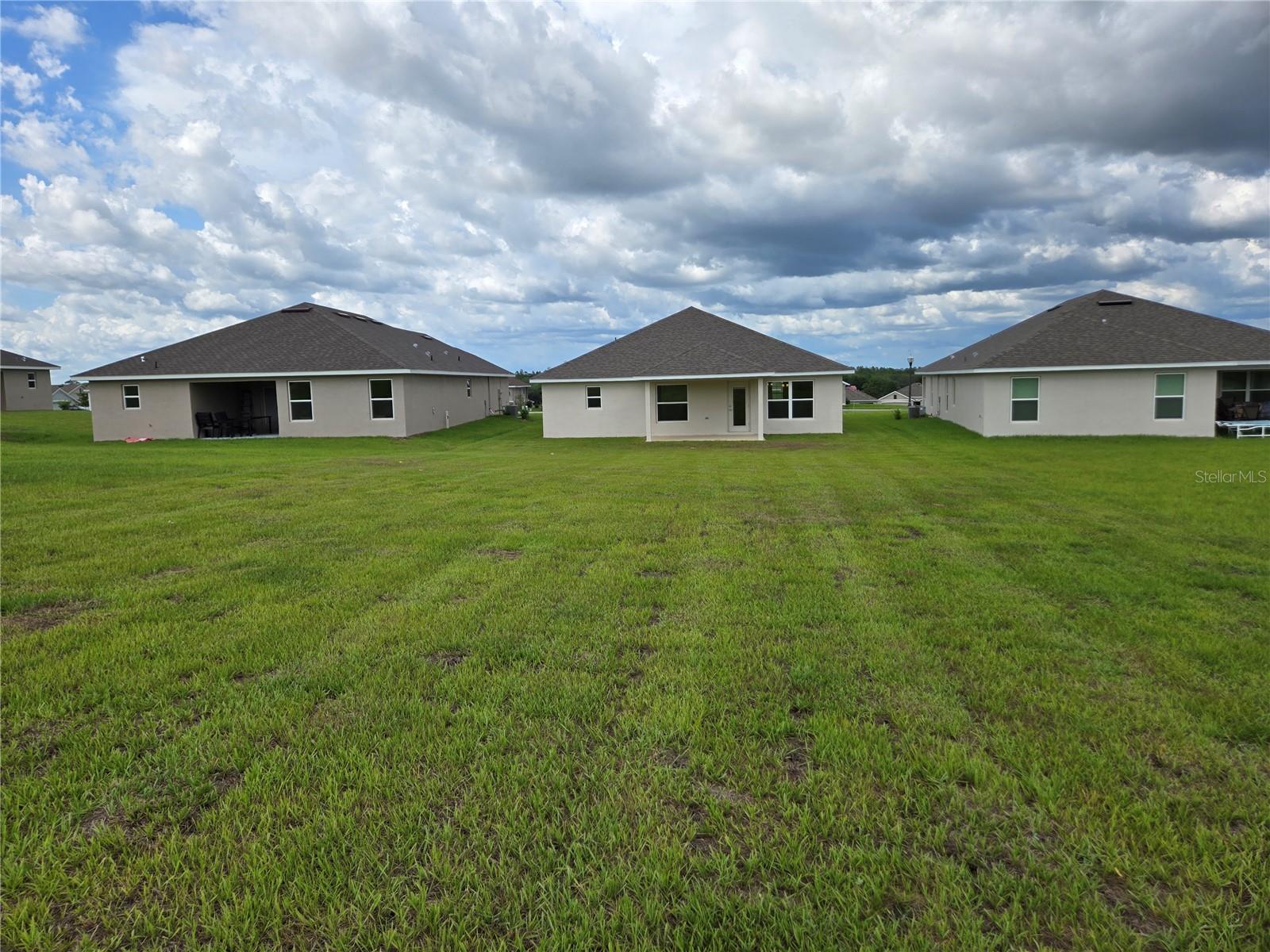 Listing photo id 35 for 348 Rexford Drive