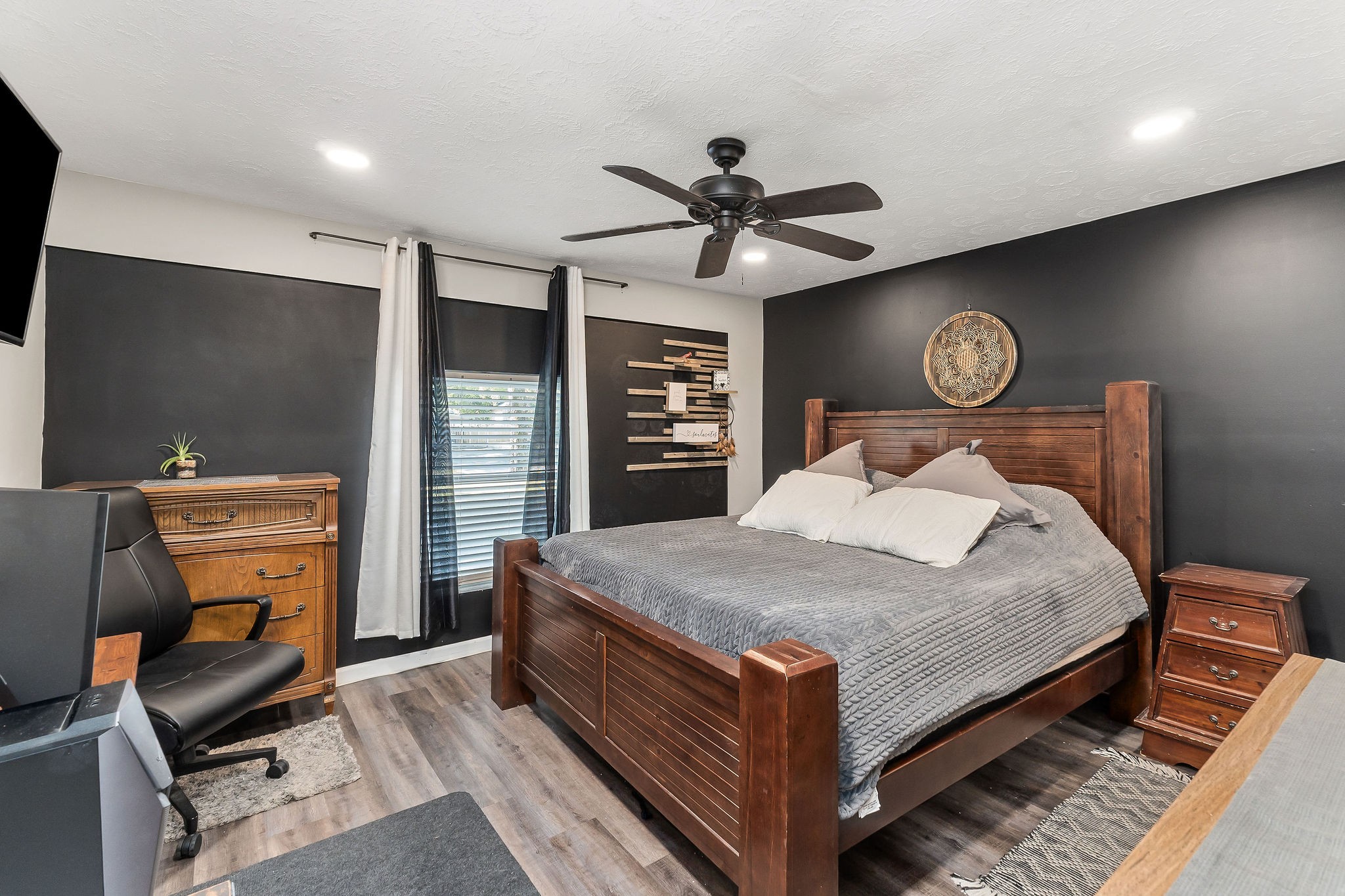 Image 26 of 34 For 4736 39th Street Road