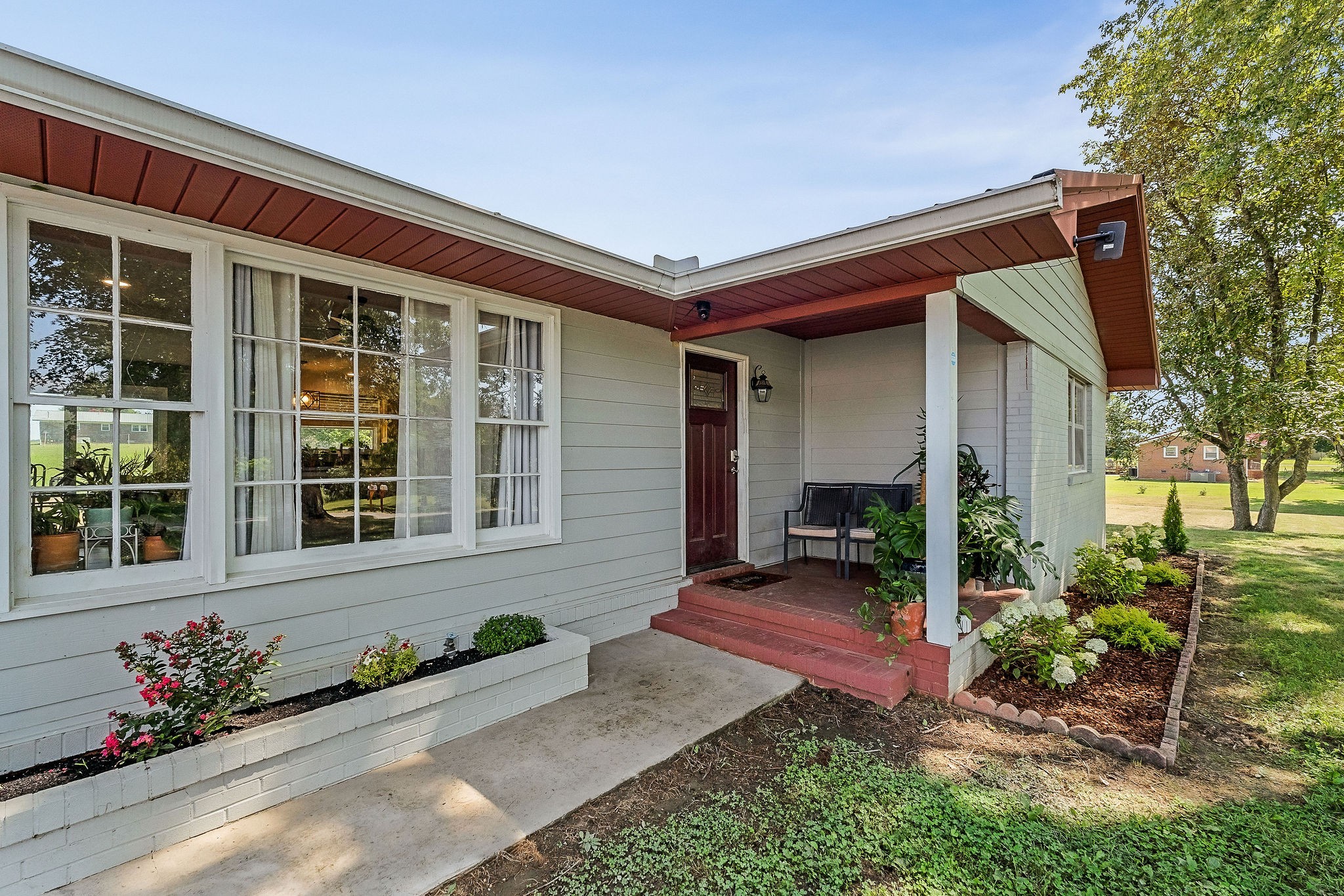 Image 4 of 34 For 4736 39th Street Road